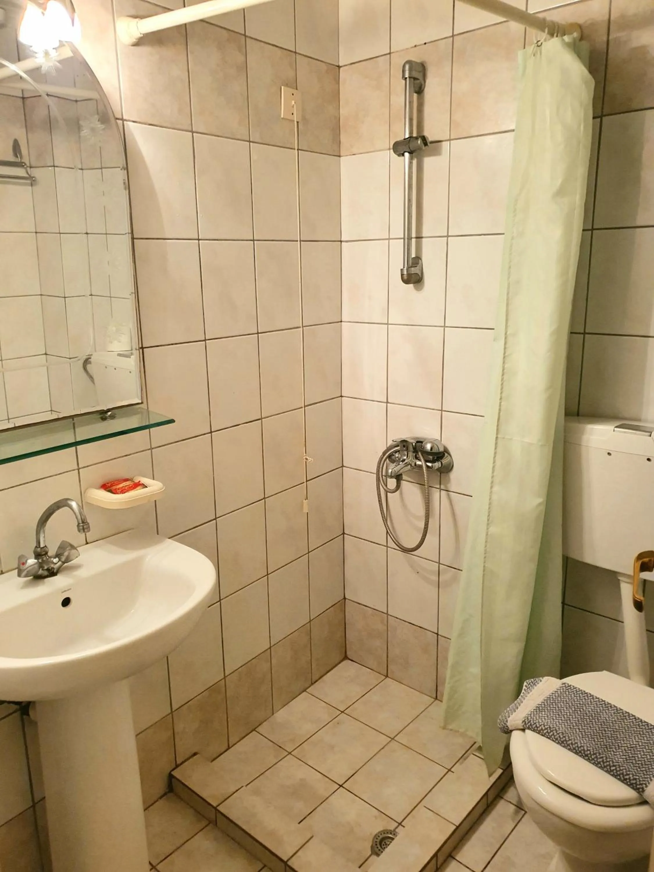 Bathroom in Dioskouroi Apts