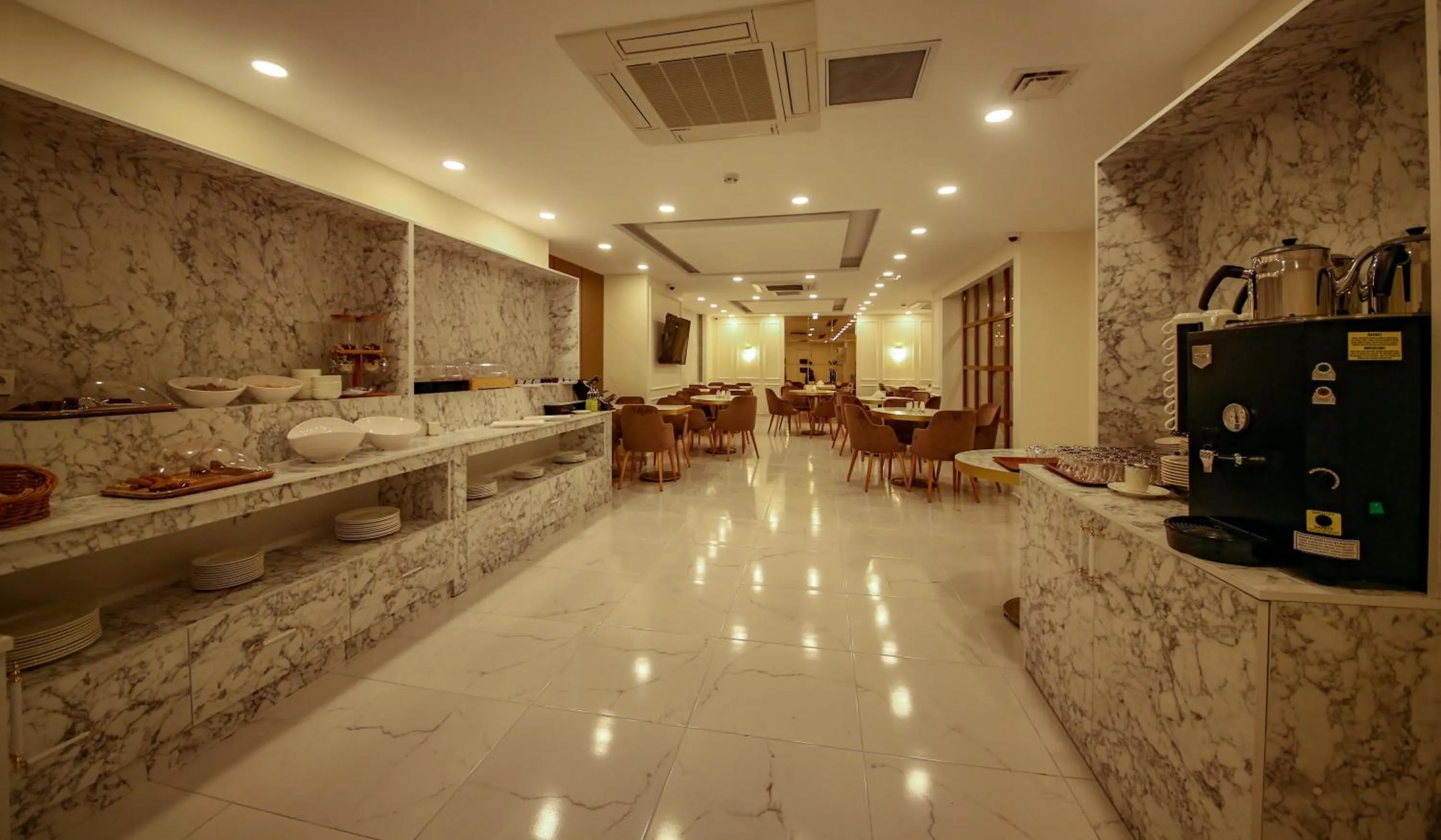 Restaurant/places to eat in Alkan Palcace Hotel