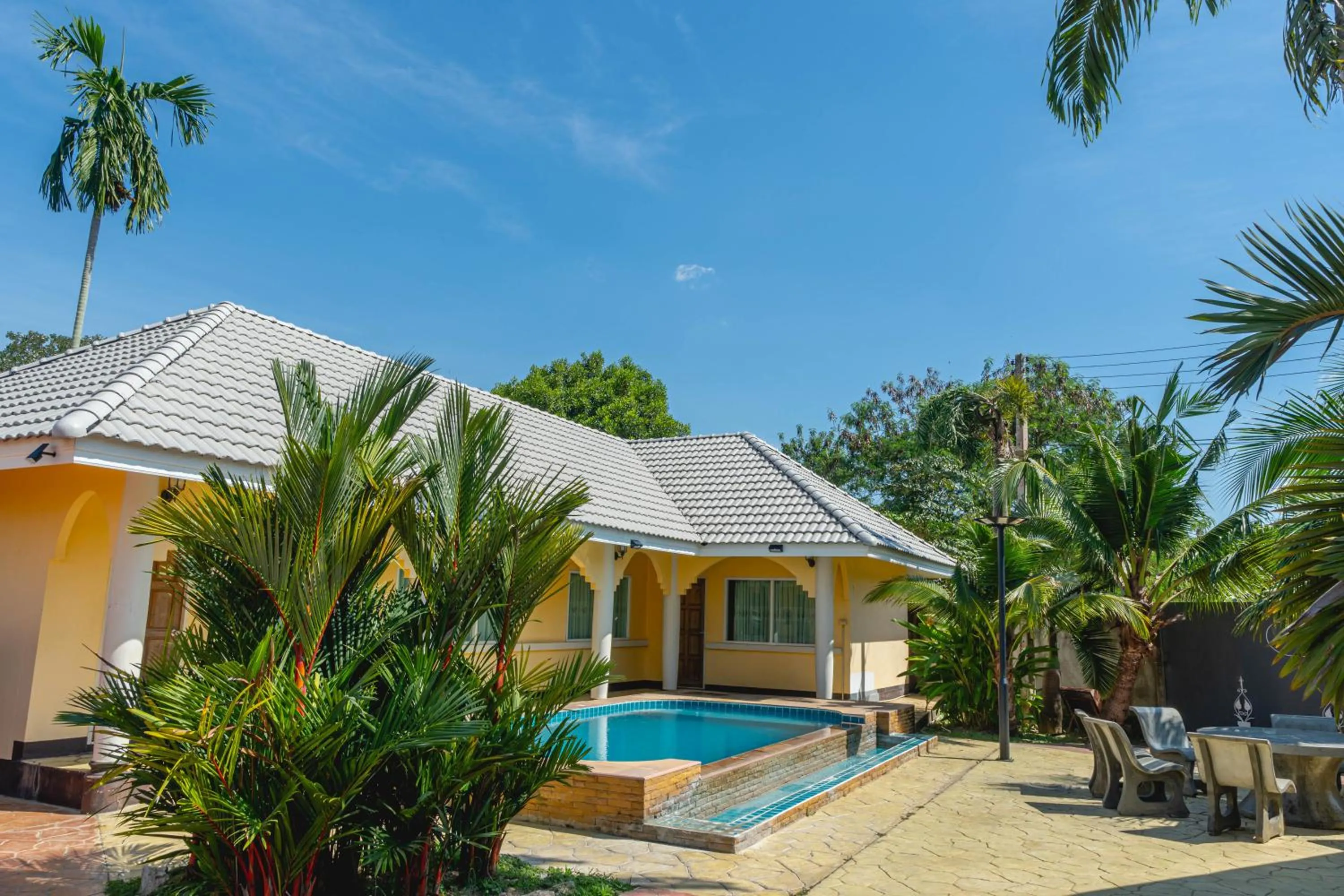 Property building in Apinya Resort Bangsarey