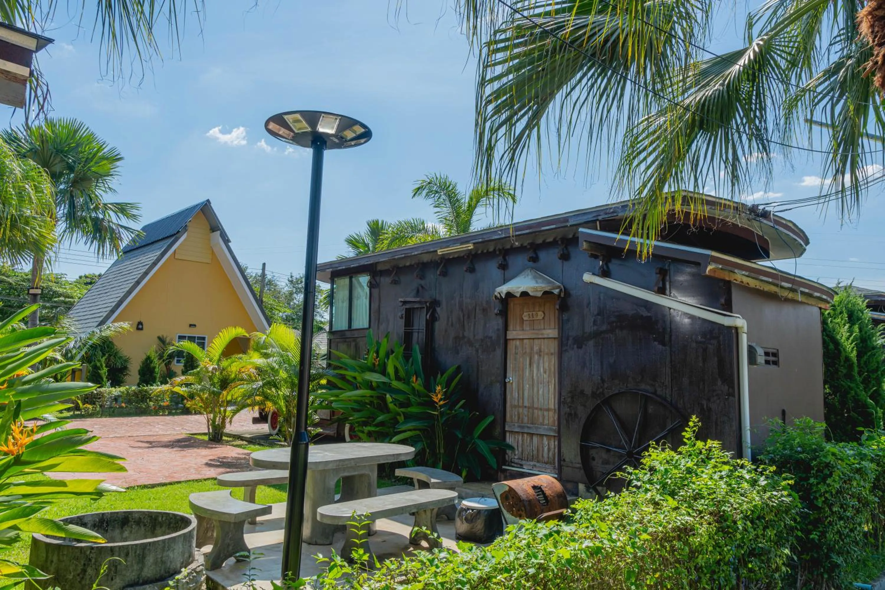 Property building in Apinya Resort Bangsarey