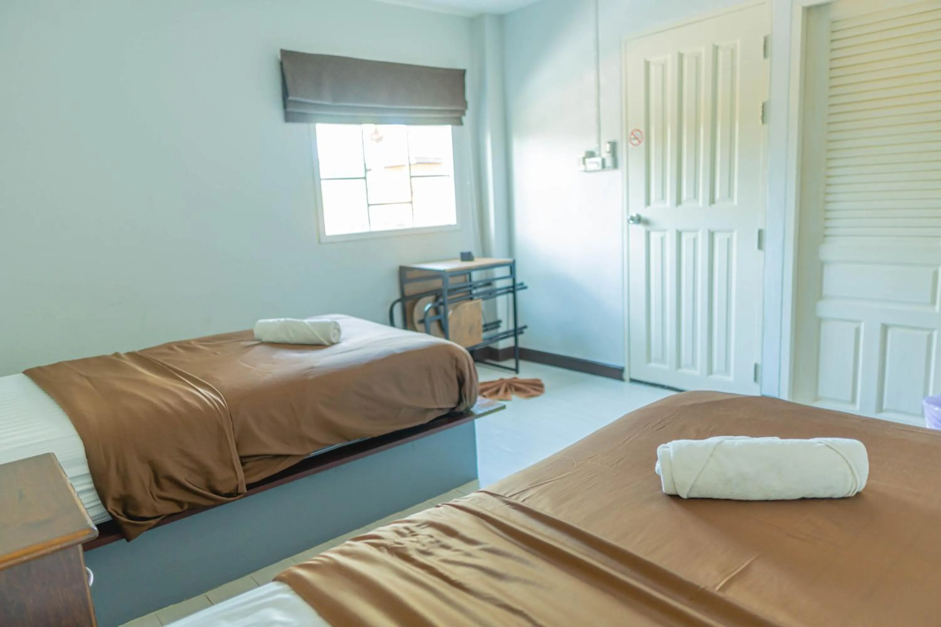 Bed in Apinya Resort Bangsarey