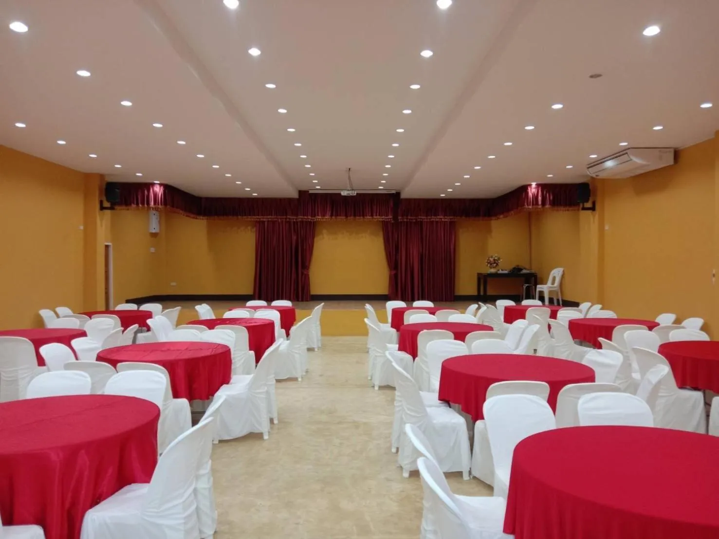 Meeting/conference room in Apinya Resort Bangsarey