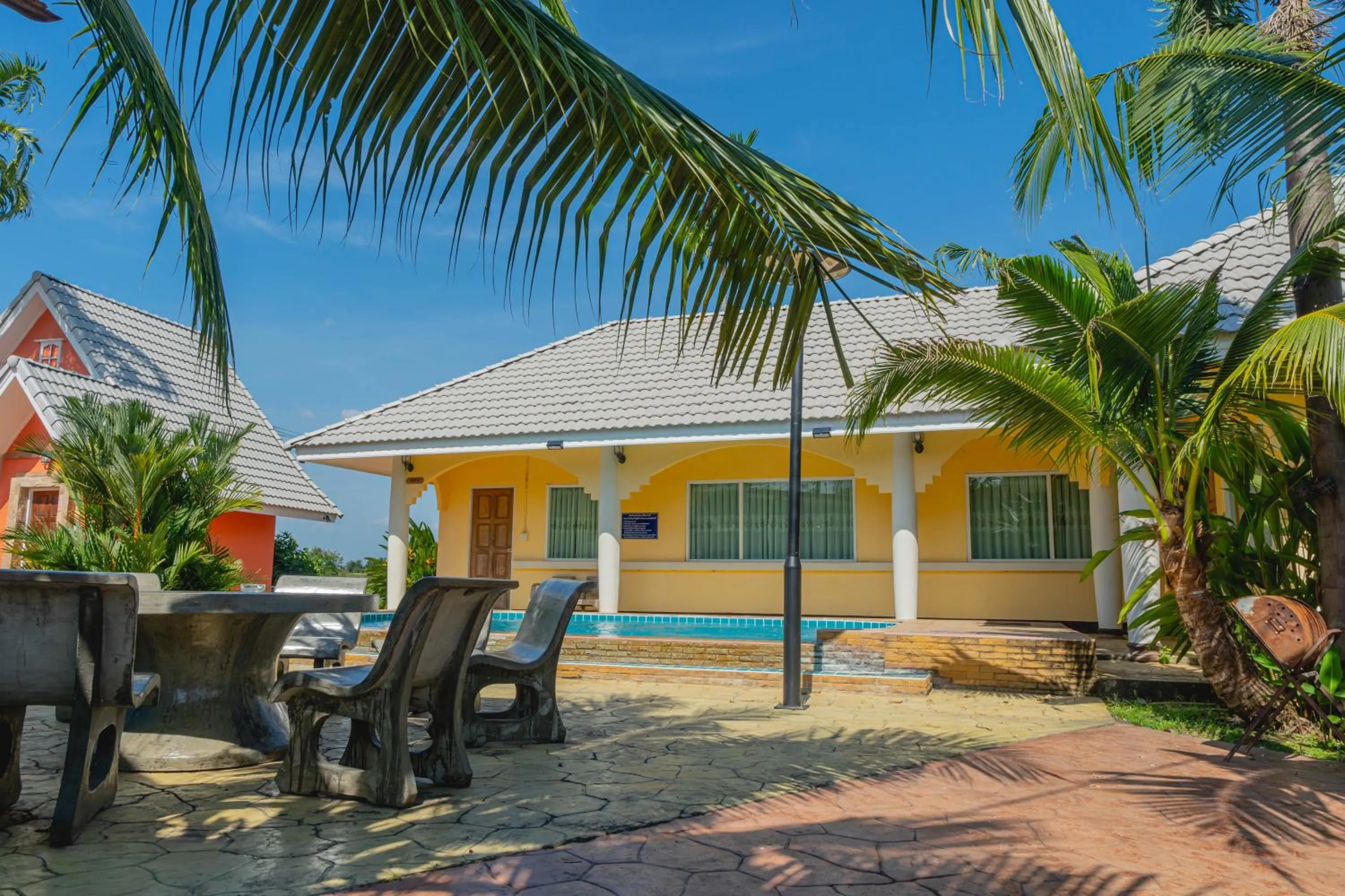 Property building in Apinya Resort Bangsarey