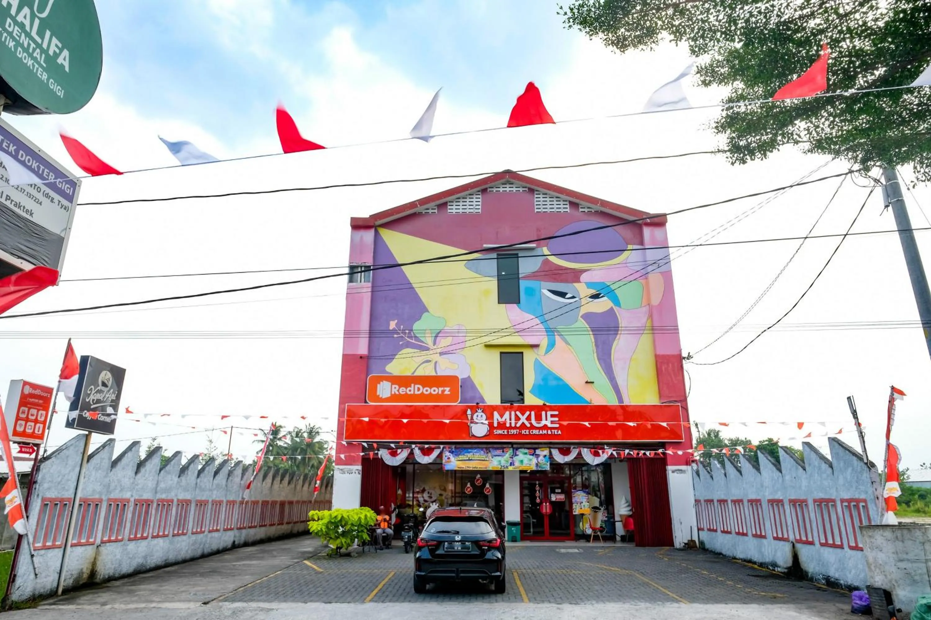 Facade/entrance in RedDoorz @ myRoom UMY