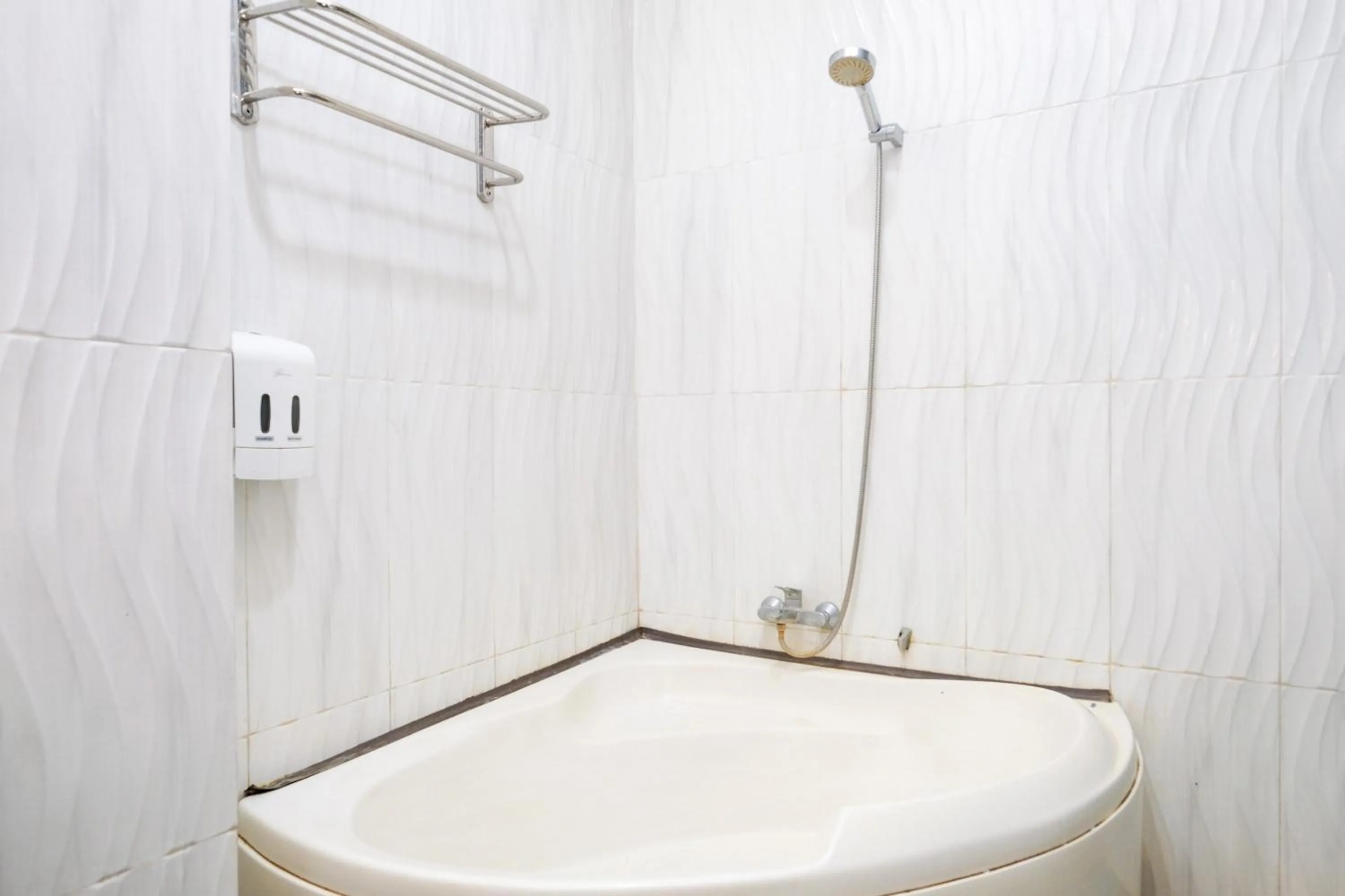 Bathroom in RedDoorz @ myRoom UMY