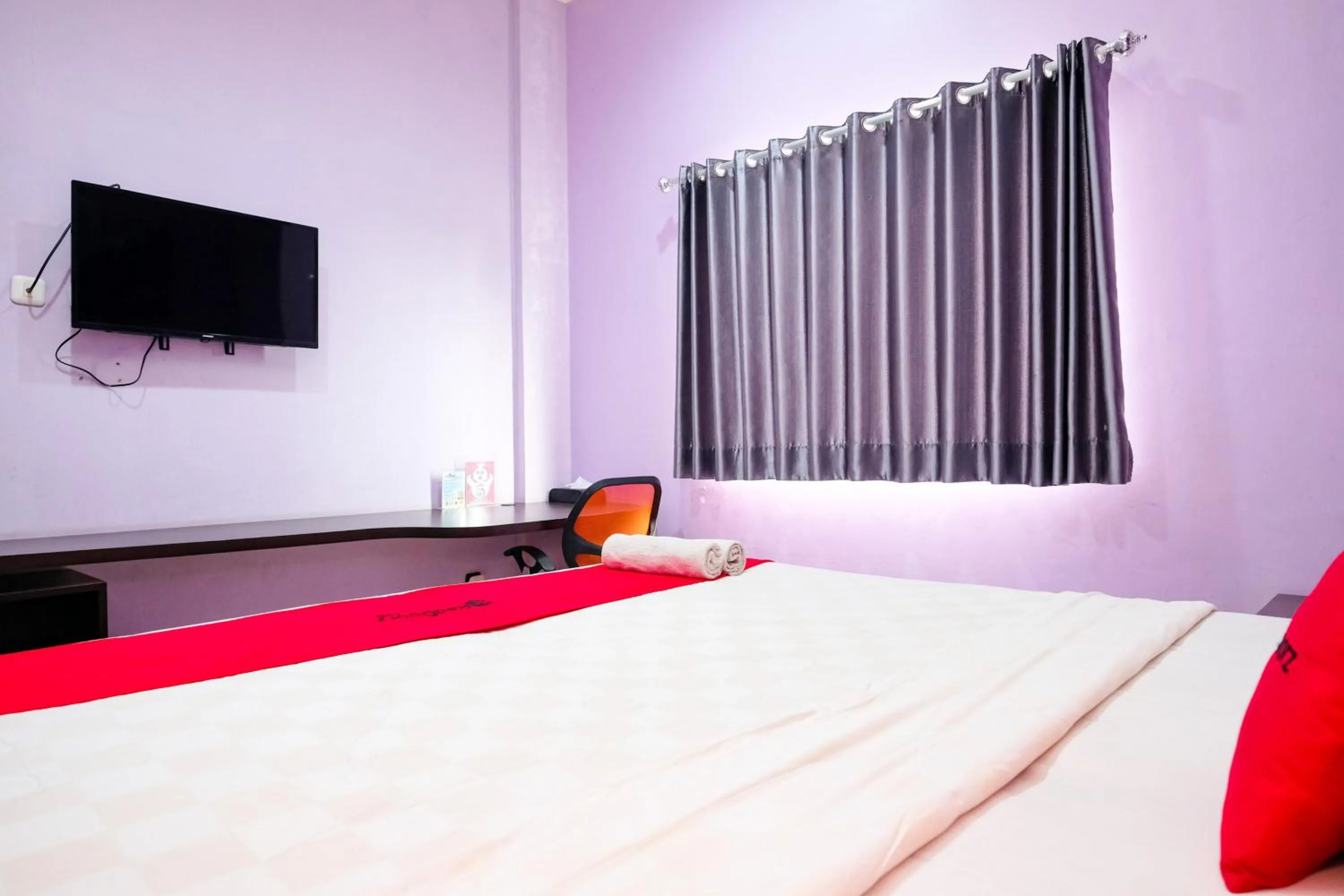 Bedroom, Bed in RedDoorz @ myRoom UMY