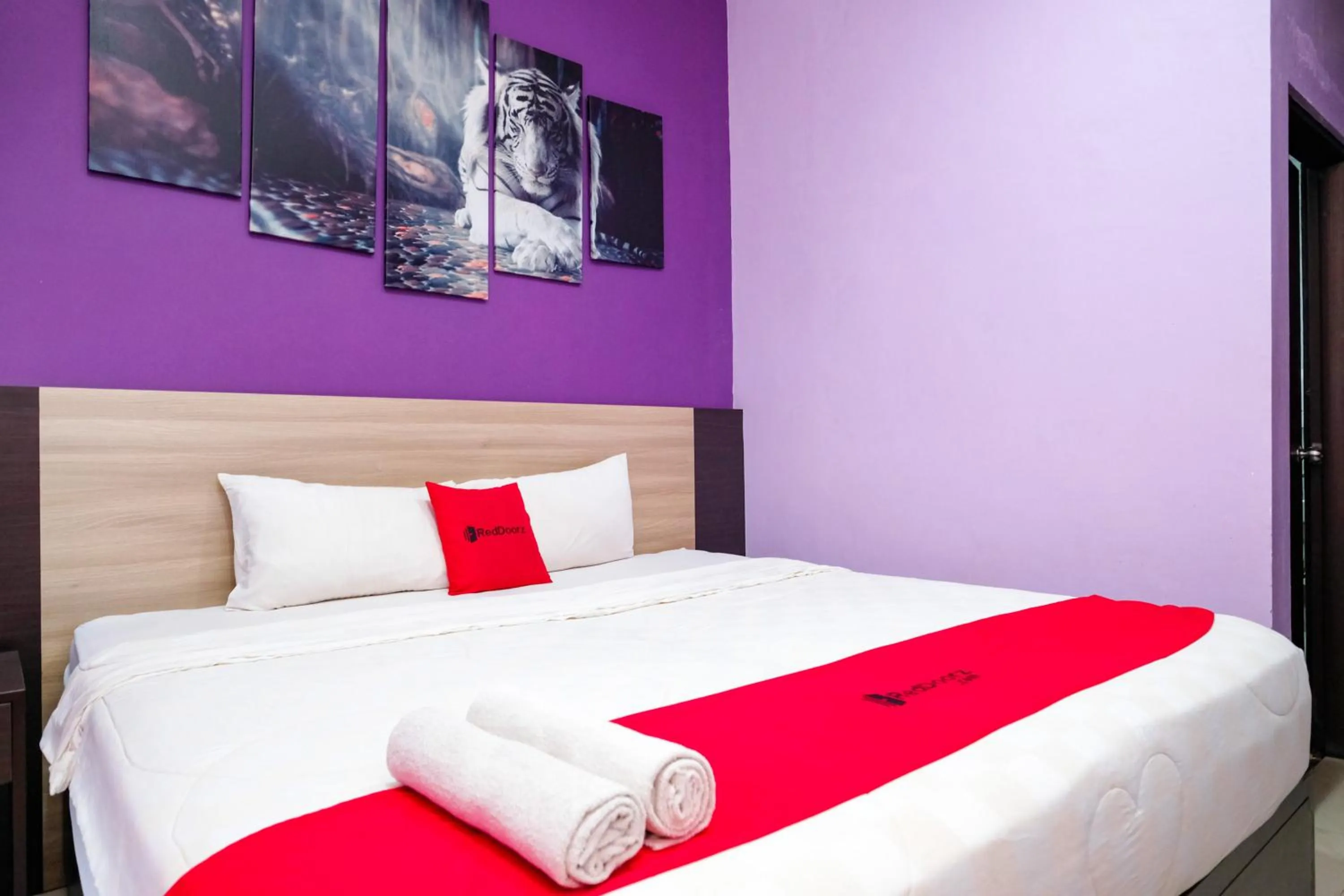 Bedroom, Bed in RedDoorz @ myRoom UMY