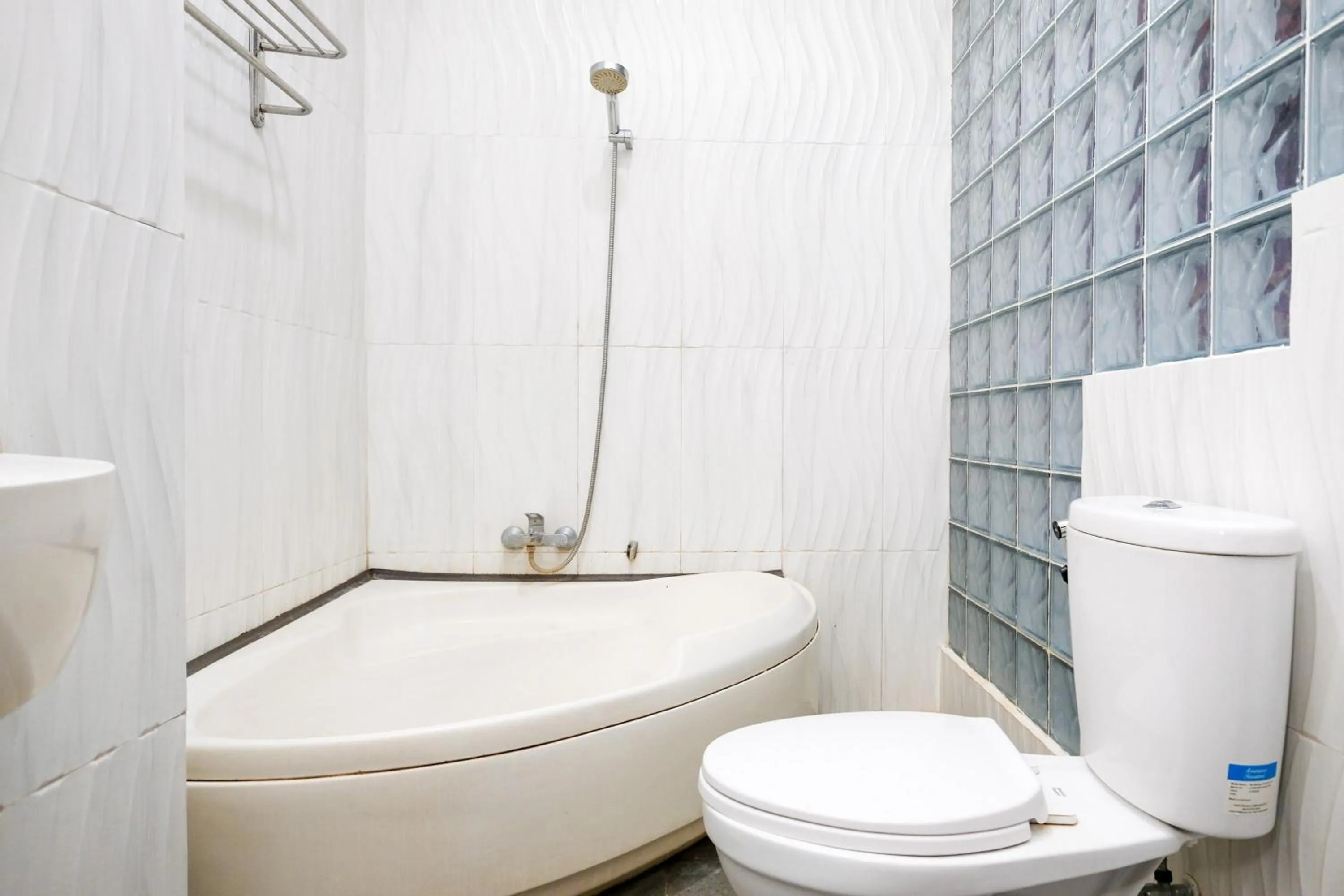 Bathroom in RedDoorz @ myRoom UMY