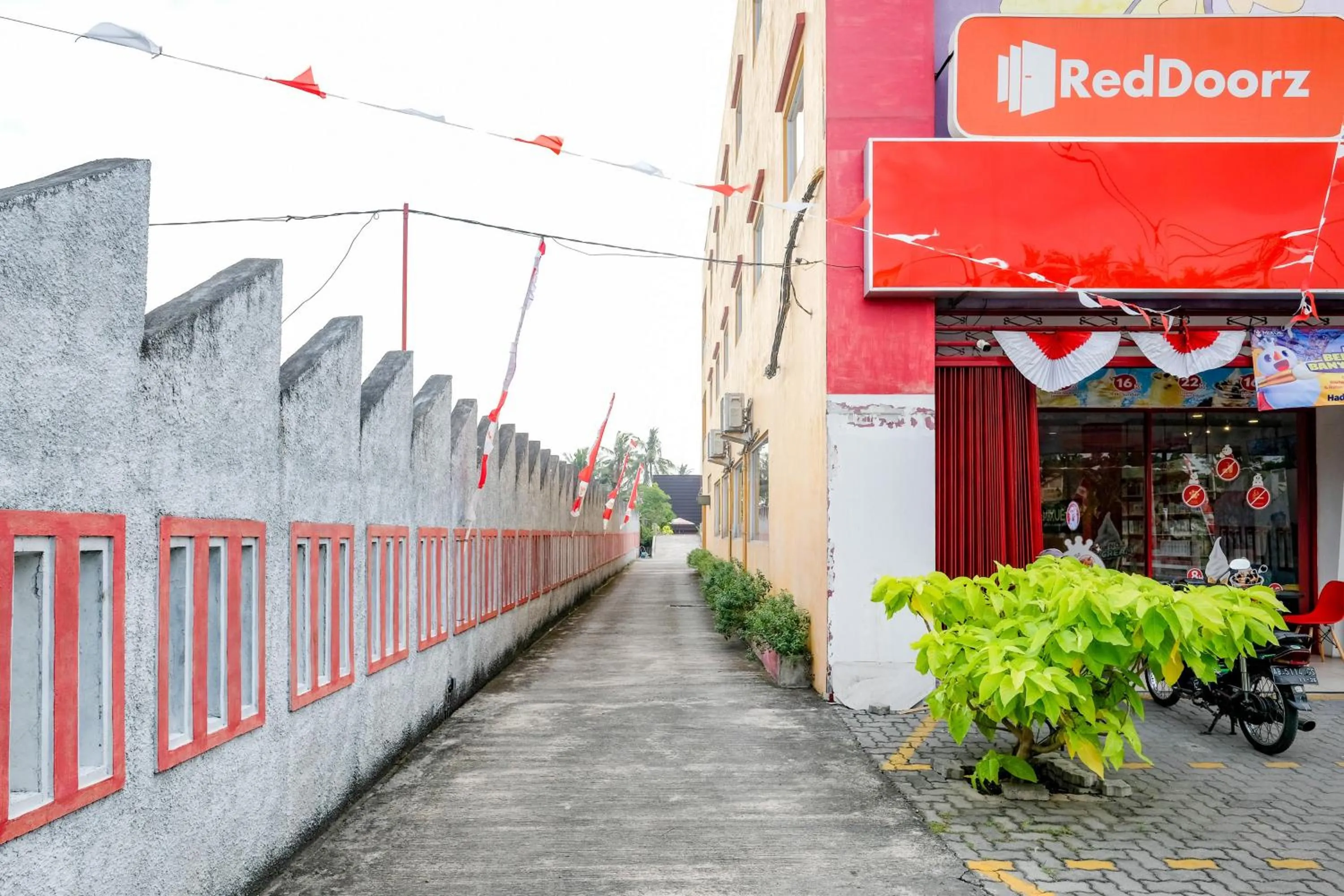 Facade/entrance in RedDoorz @ myRoom UMY