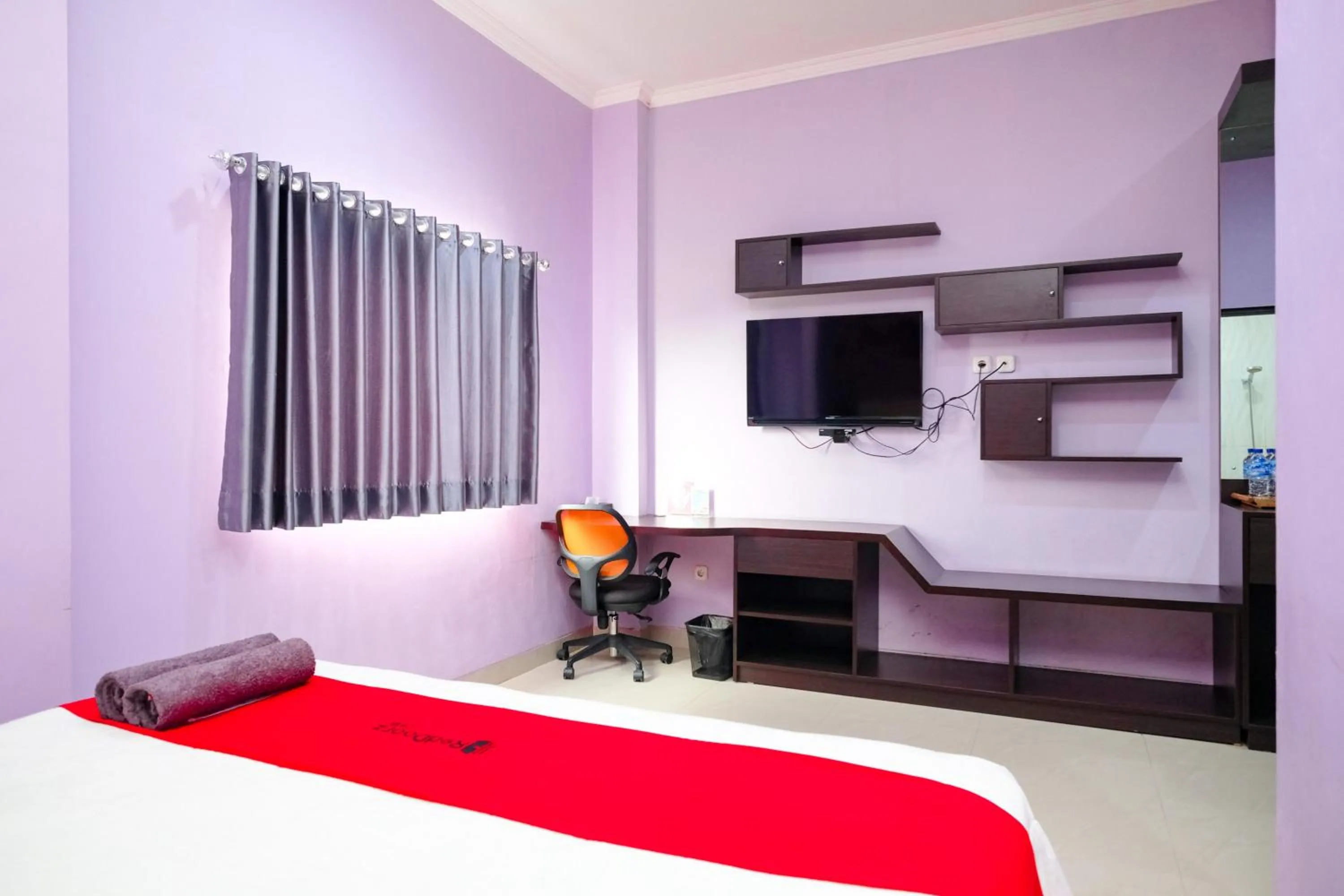 Bedroom, Bed in RedDoorz @ myRoom UMY