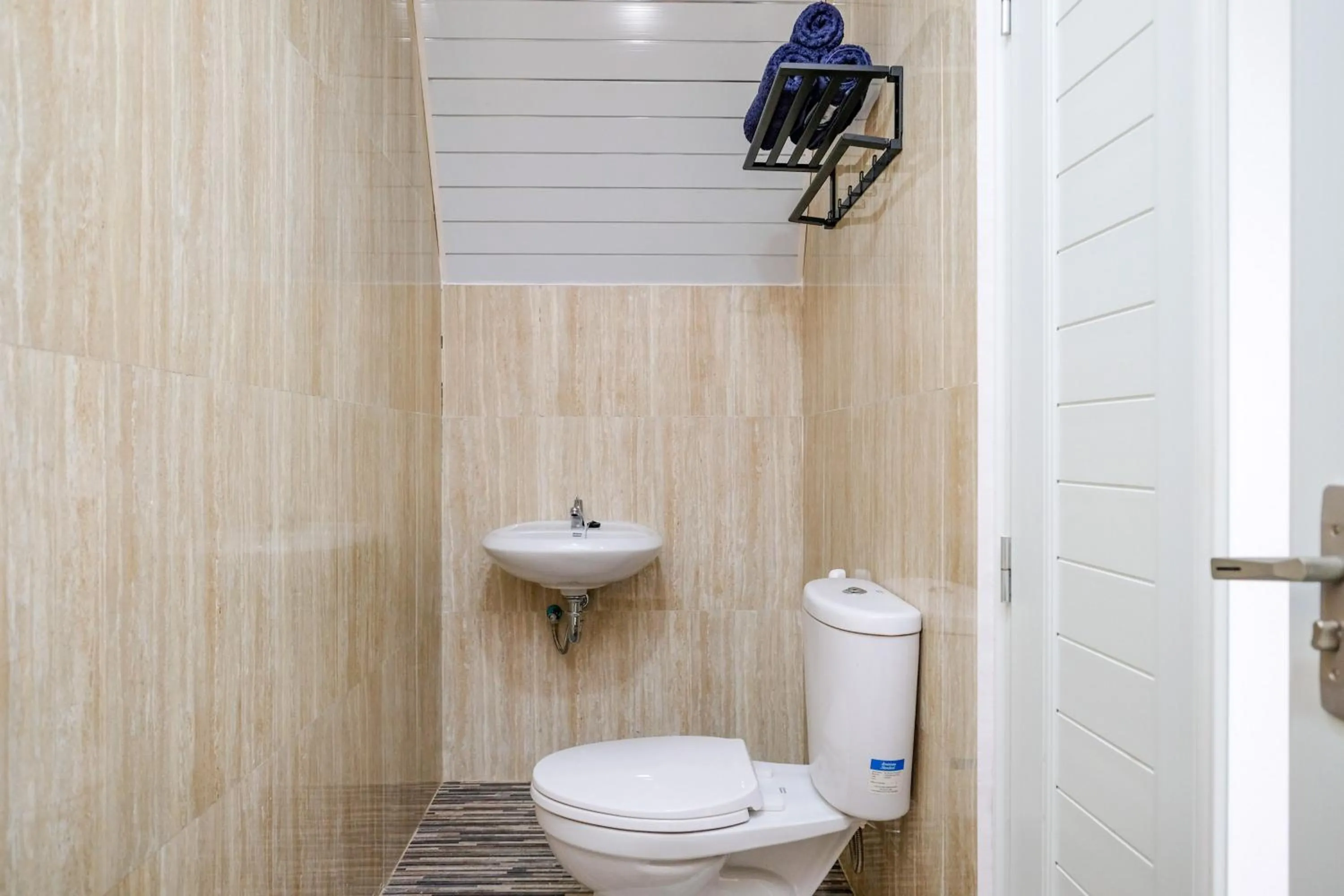 Bathroom in RedDoorz @ myRoom UMY