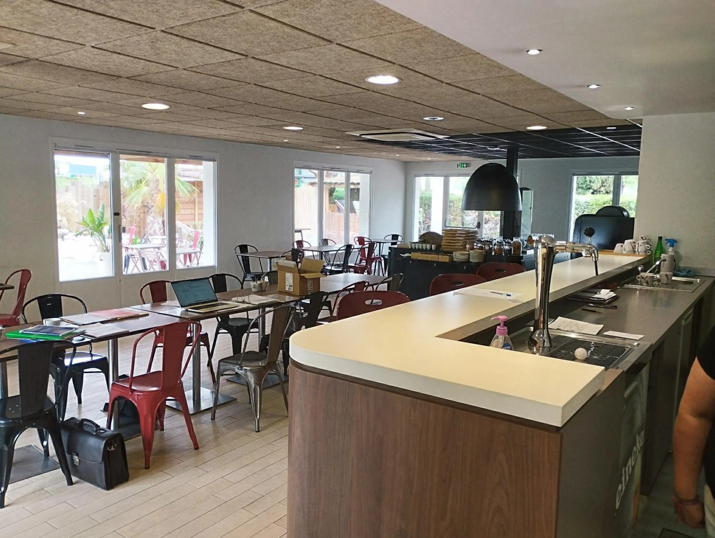 Restaurant/Places to Eat in Campanile Arles