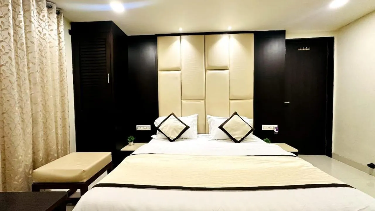 Bedroom, Bed in Abu Inn, Mount Abu - The Luxury Boutique Stay