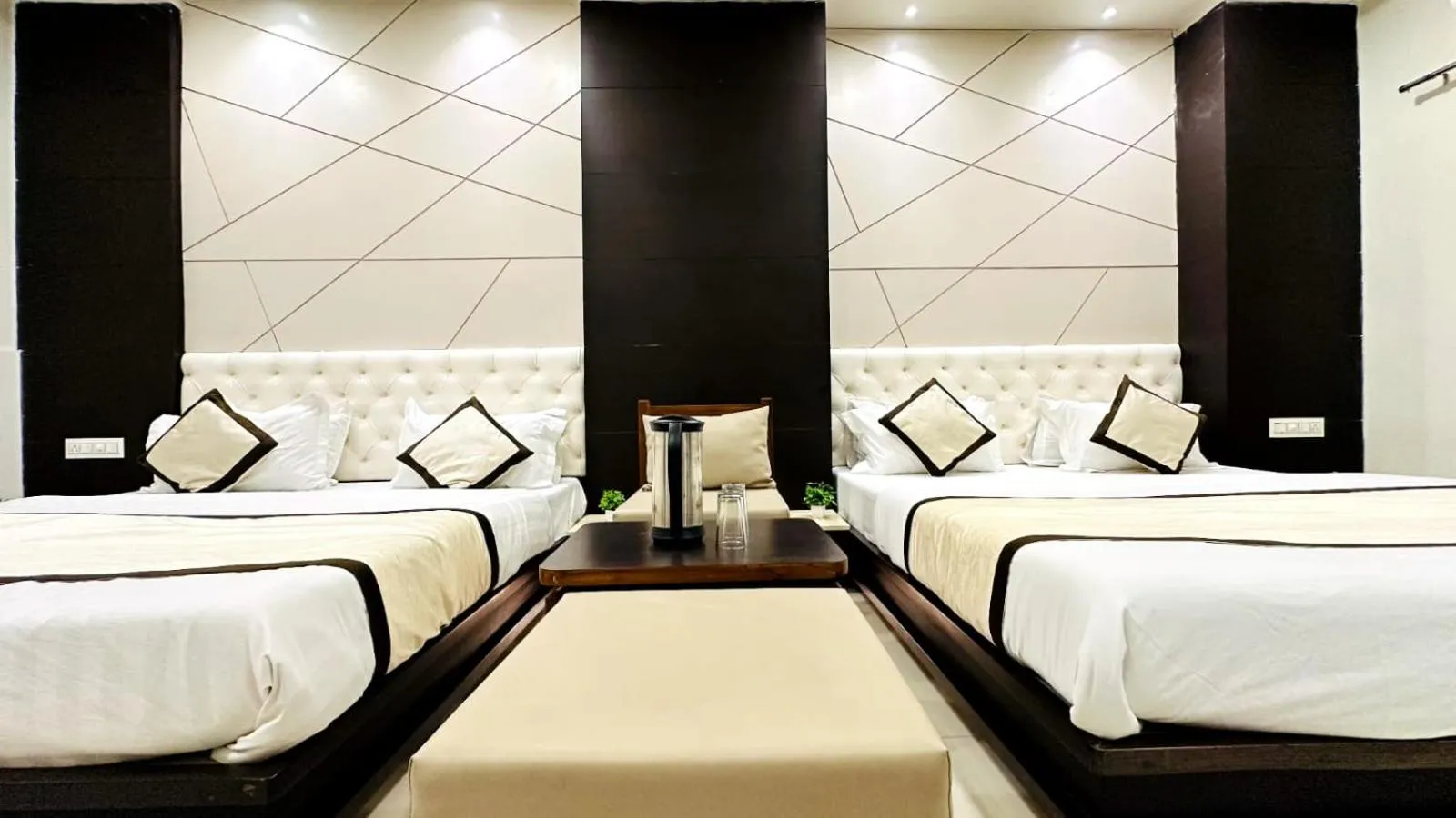 Bed in Abu Inn, Mount Abu - The Luxury Boutique Stay