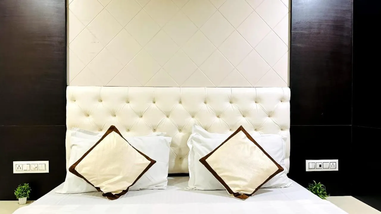 Bed in Abu Inn, Mount Abu - The Luxury Boutique Stay