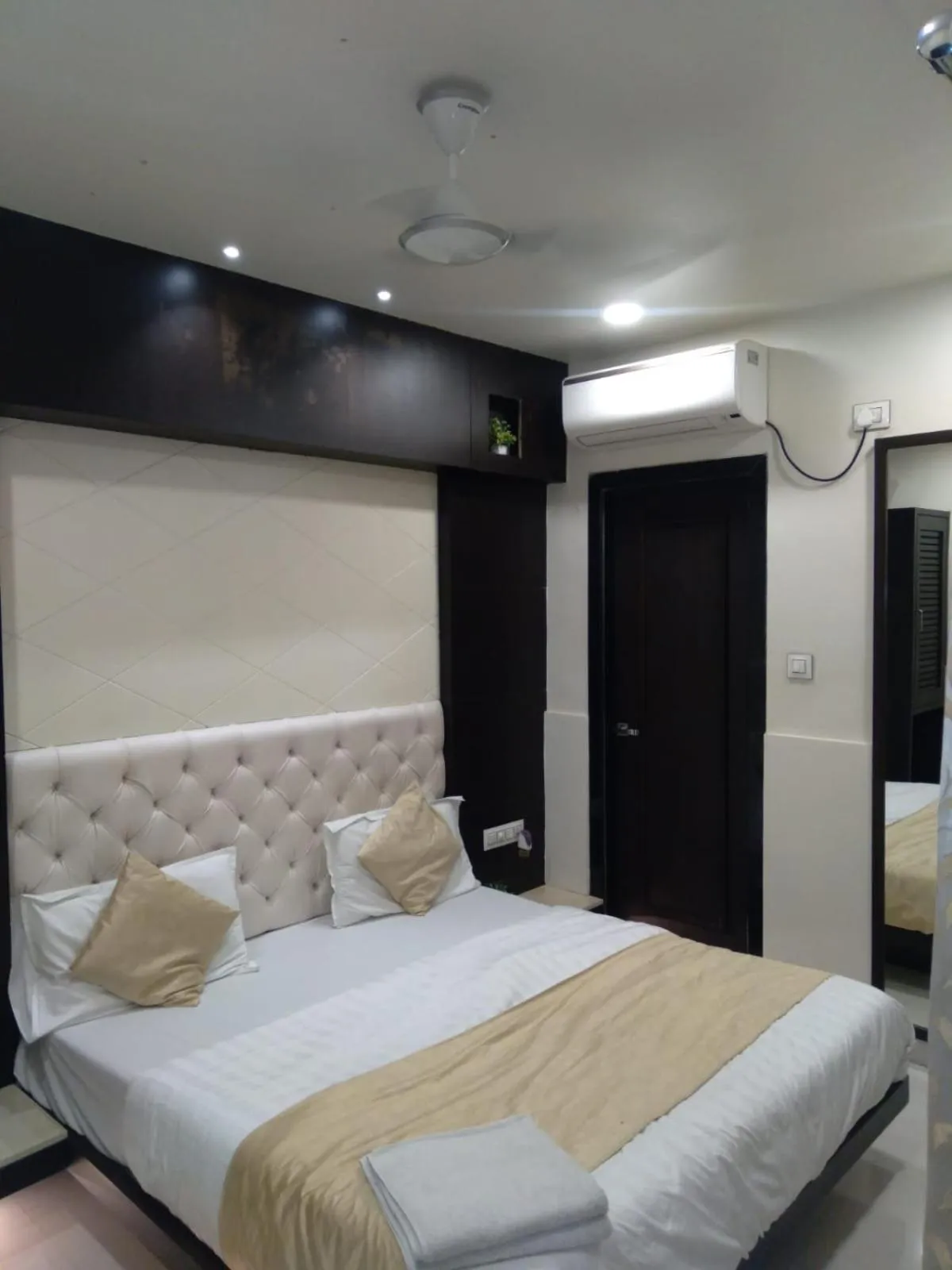 Bed in Abu Inn, Mount Abu - The Luxury Boutique Stay
