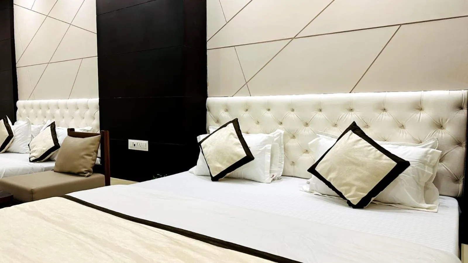 Bed in Abu Inn, Mount Abu - The Luxury Boutique Stay