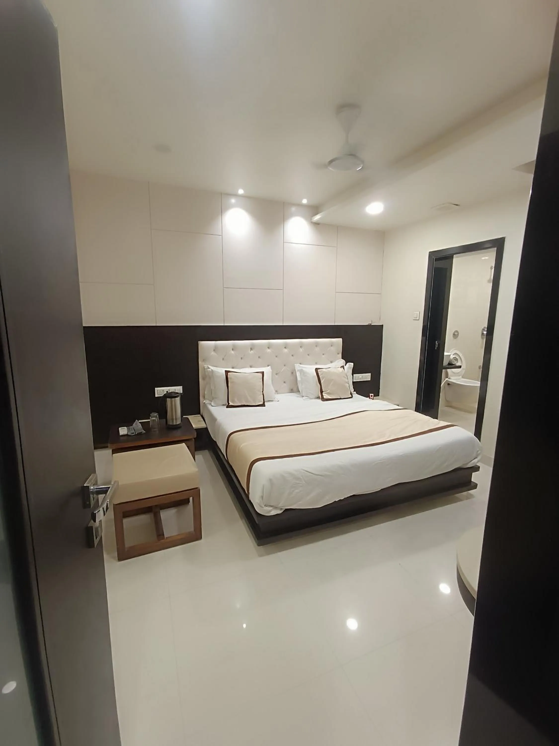 Bedroom, Bed in Abu Inn, Mount Abu - The Luxury Boutique Stay