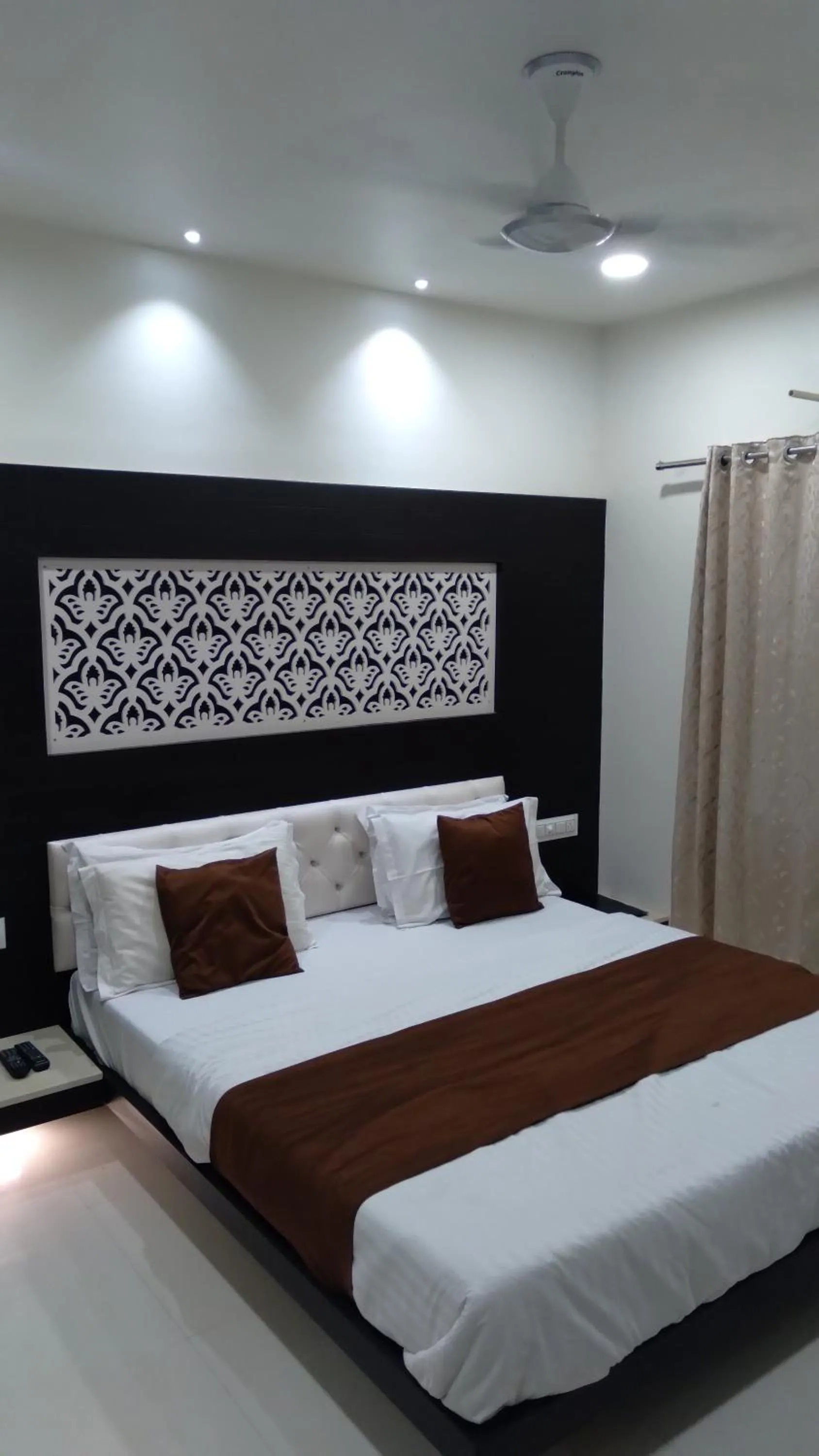 Bedroom, Bed in Abu Inn, Mount Abu - The Luxury Boutique Stay