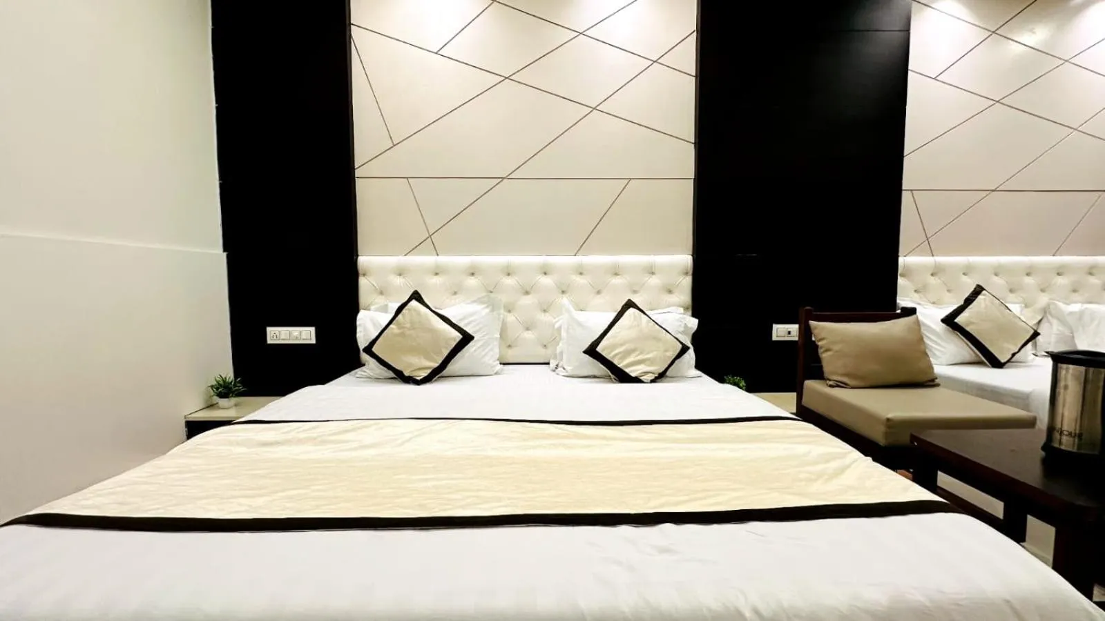 Bed in Abu Inn, Mount Abu - The Luxury Boutique Stay