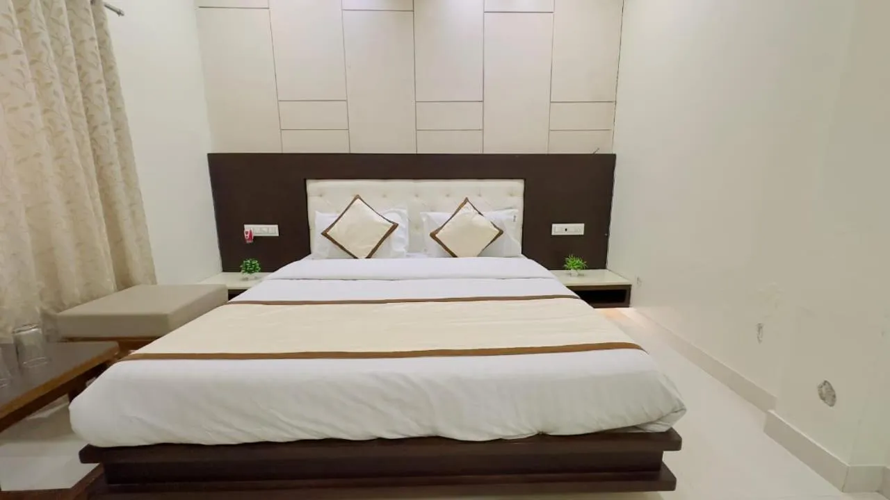 Bed in Abu Inn, Mount Abu - The Luxury Boutique Stay