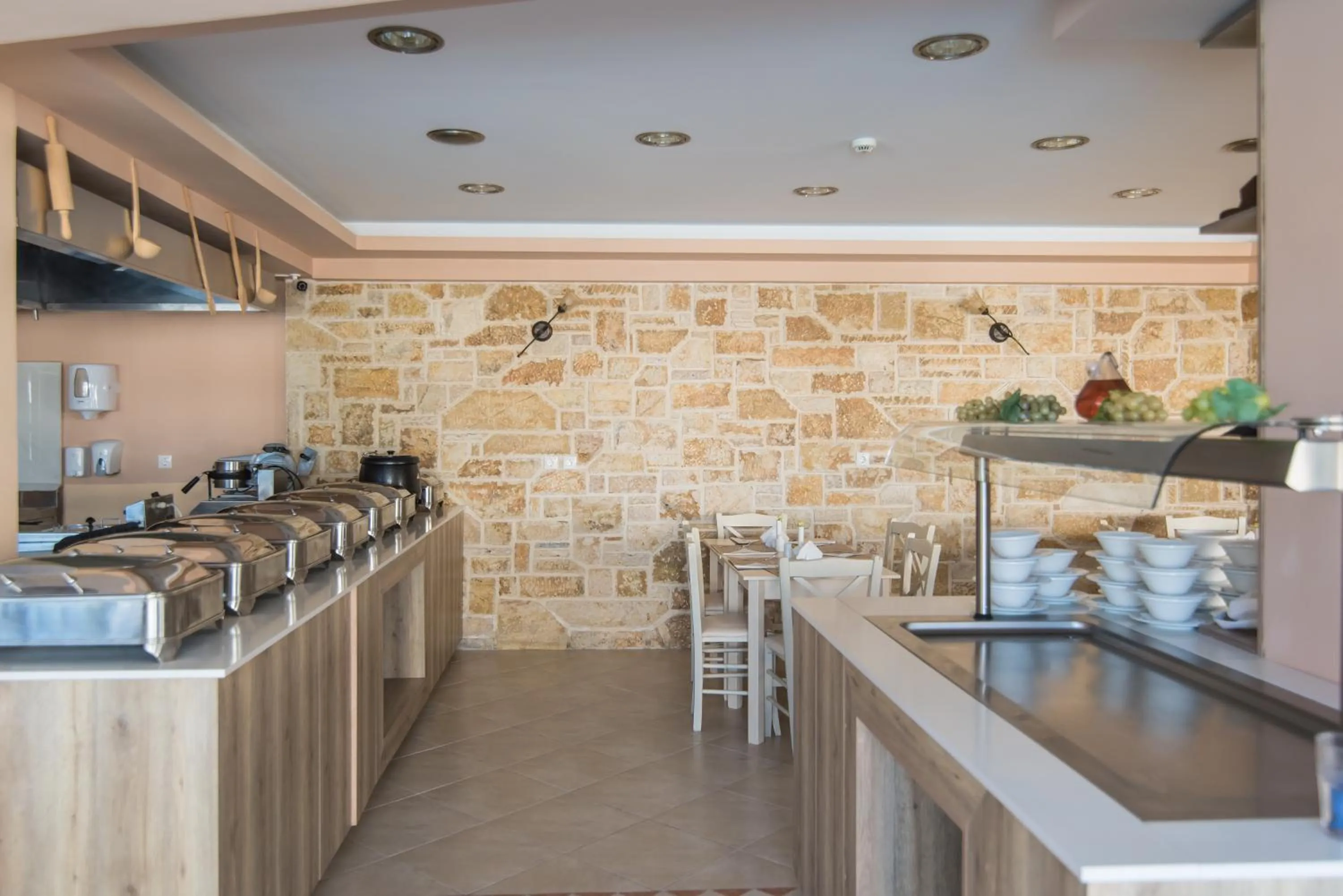 Restaurant/places to eat in Maistrali Hotel Zante