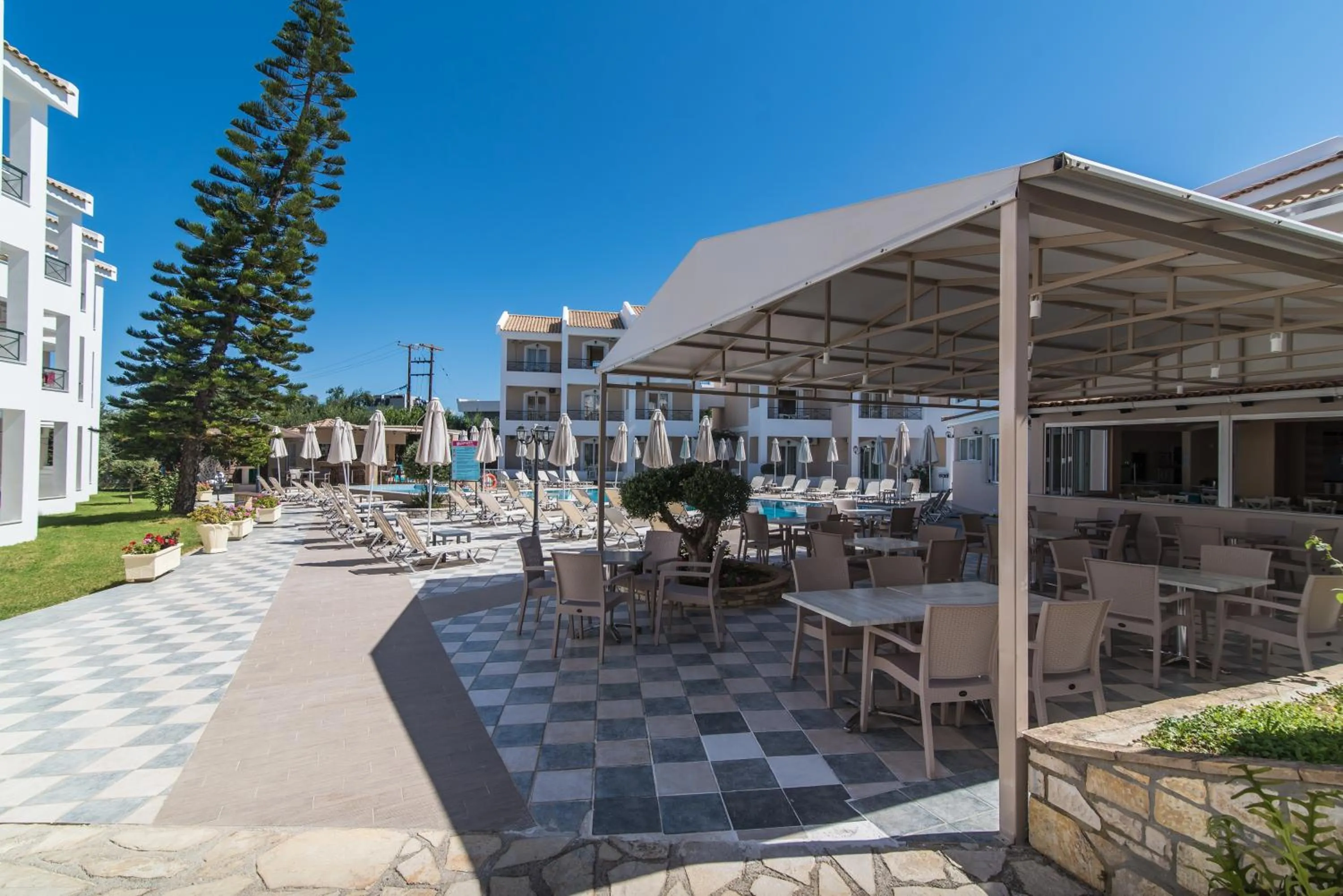 Restaurant/places to eat in Maistrali Hotel Zante