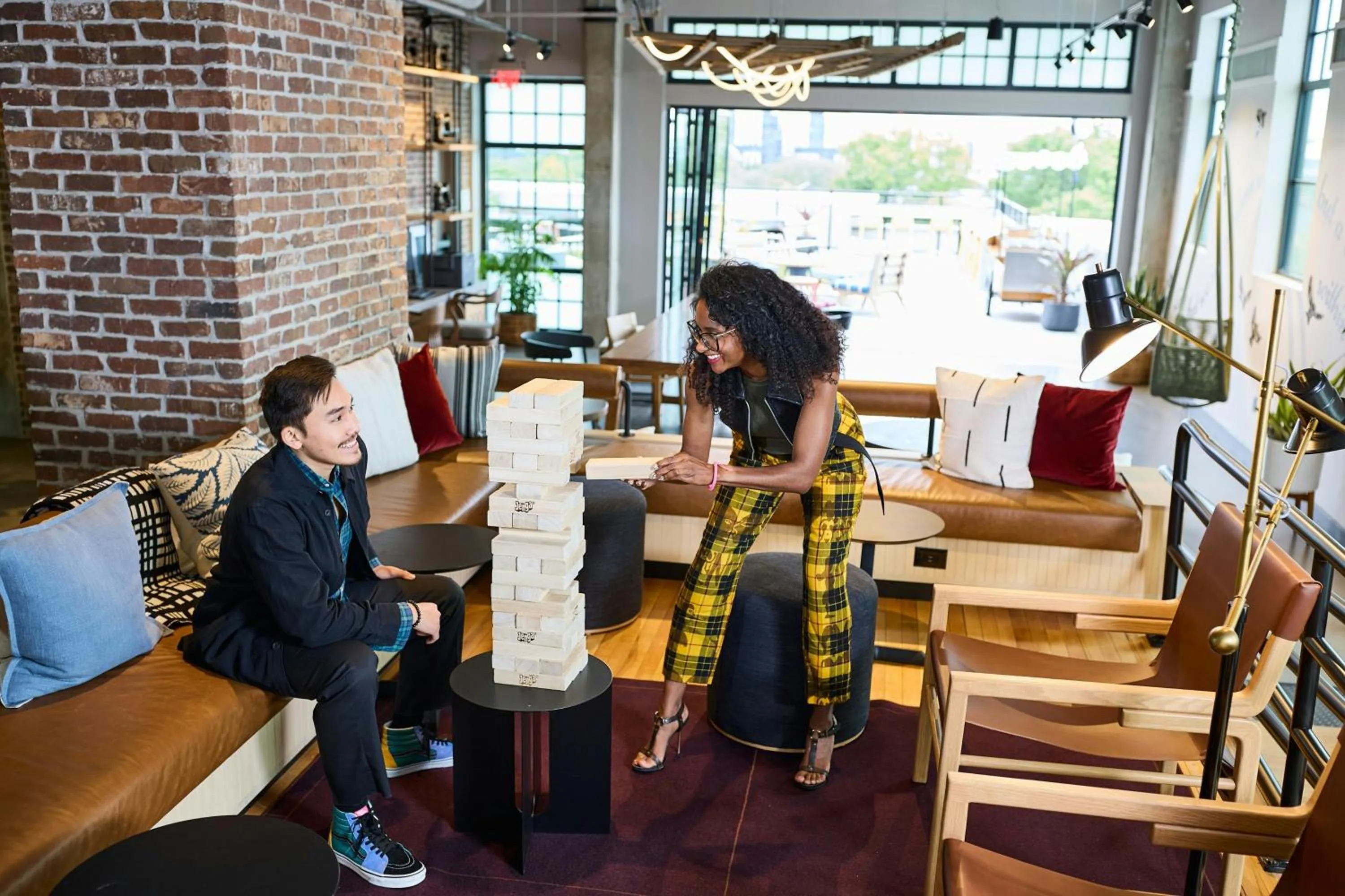 Lounge or bar in Moxy Charleston Downtown