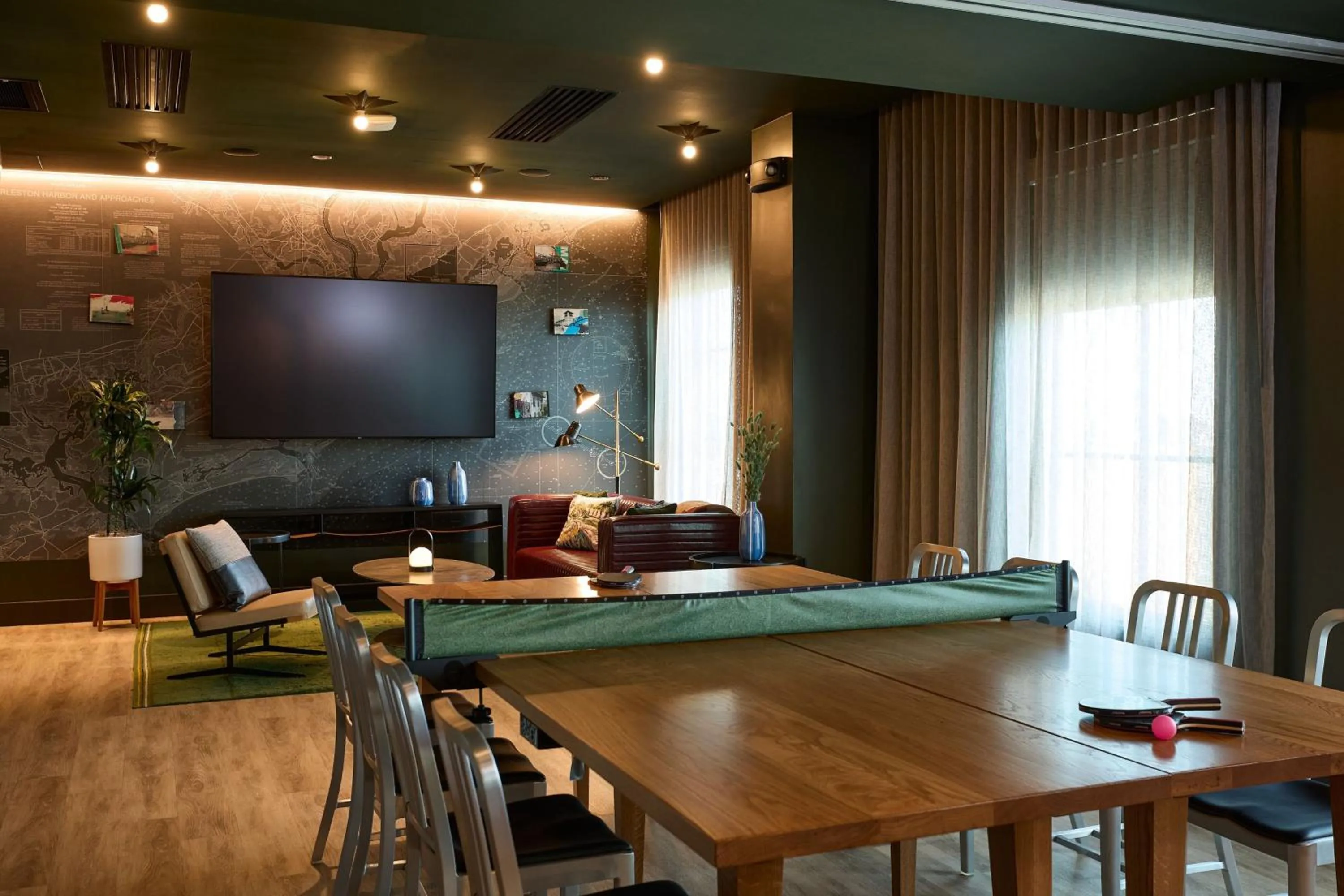 Tennis court in Moxy Charleston Downtown