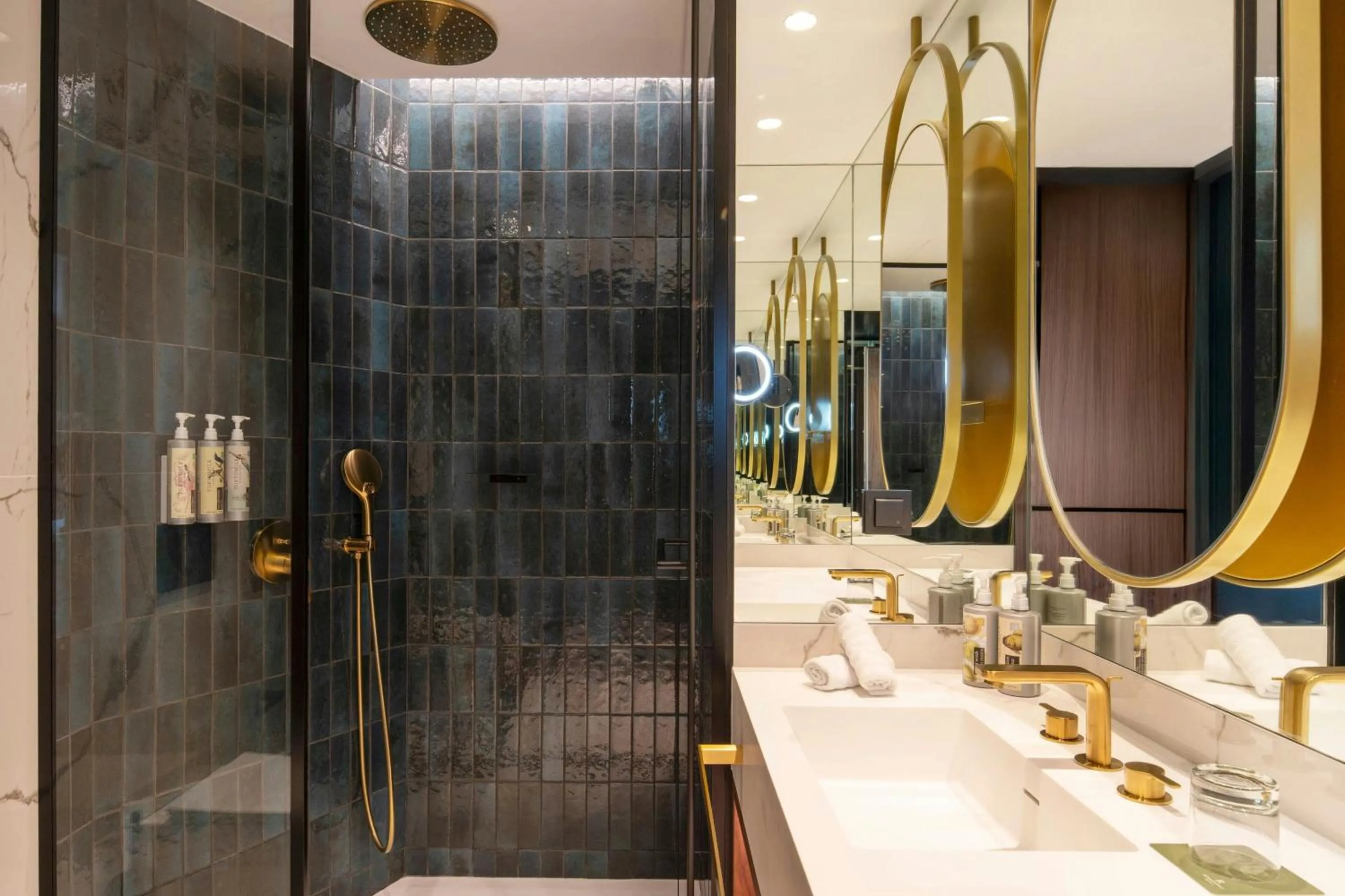 Bathroom in Renaissance Porto Lapa Hotel