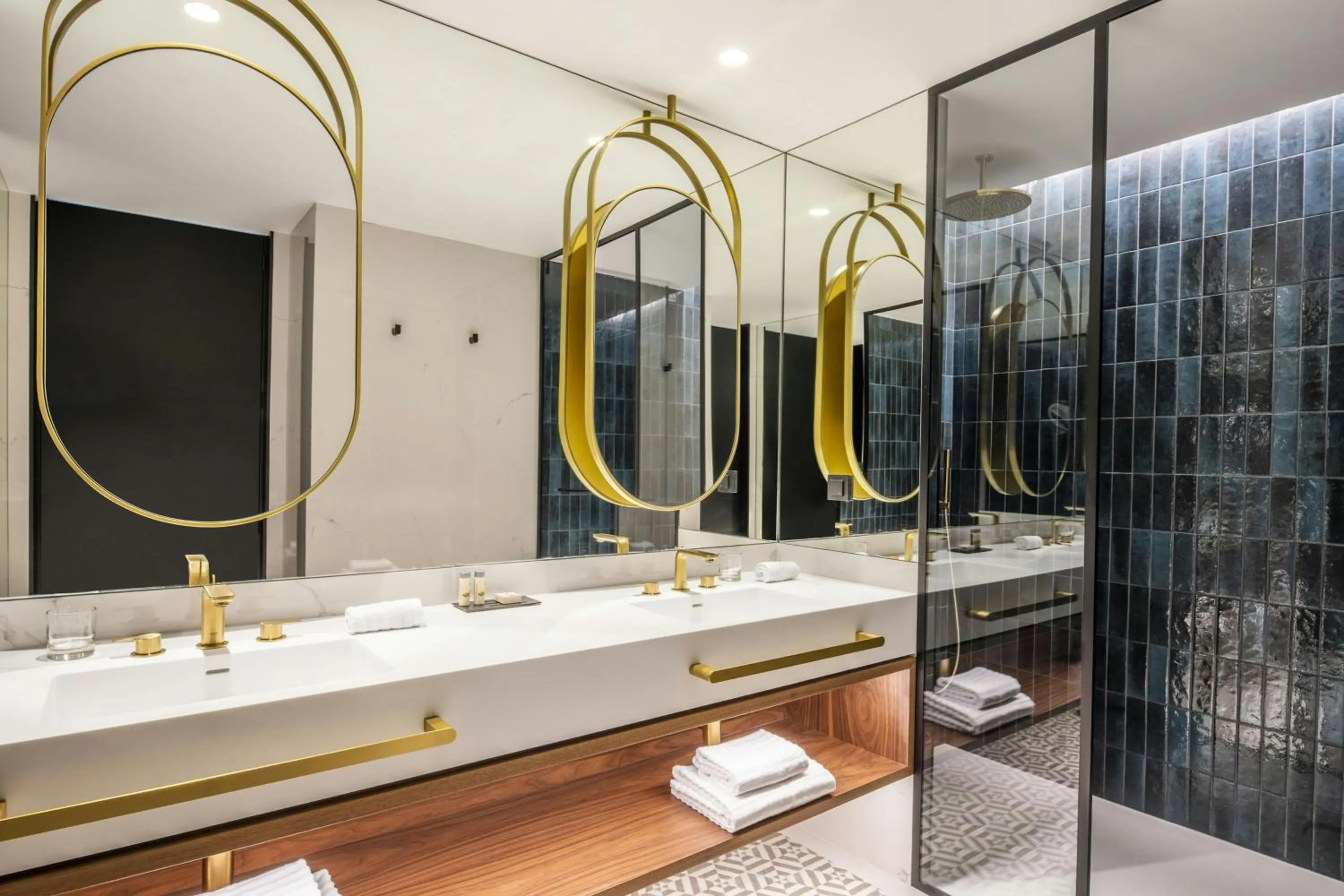 Bathroom in Renaissance Porto Lapa Hotel