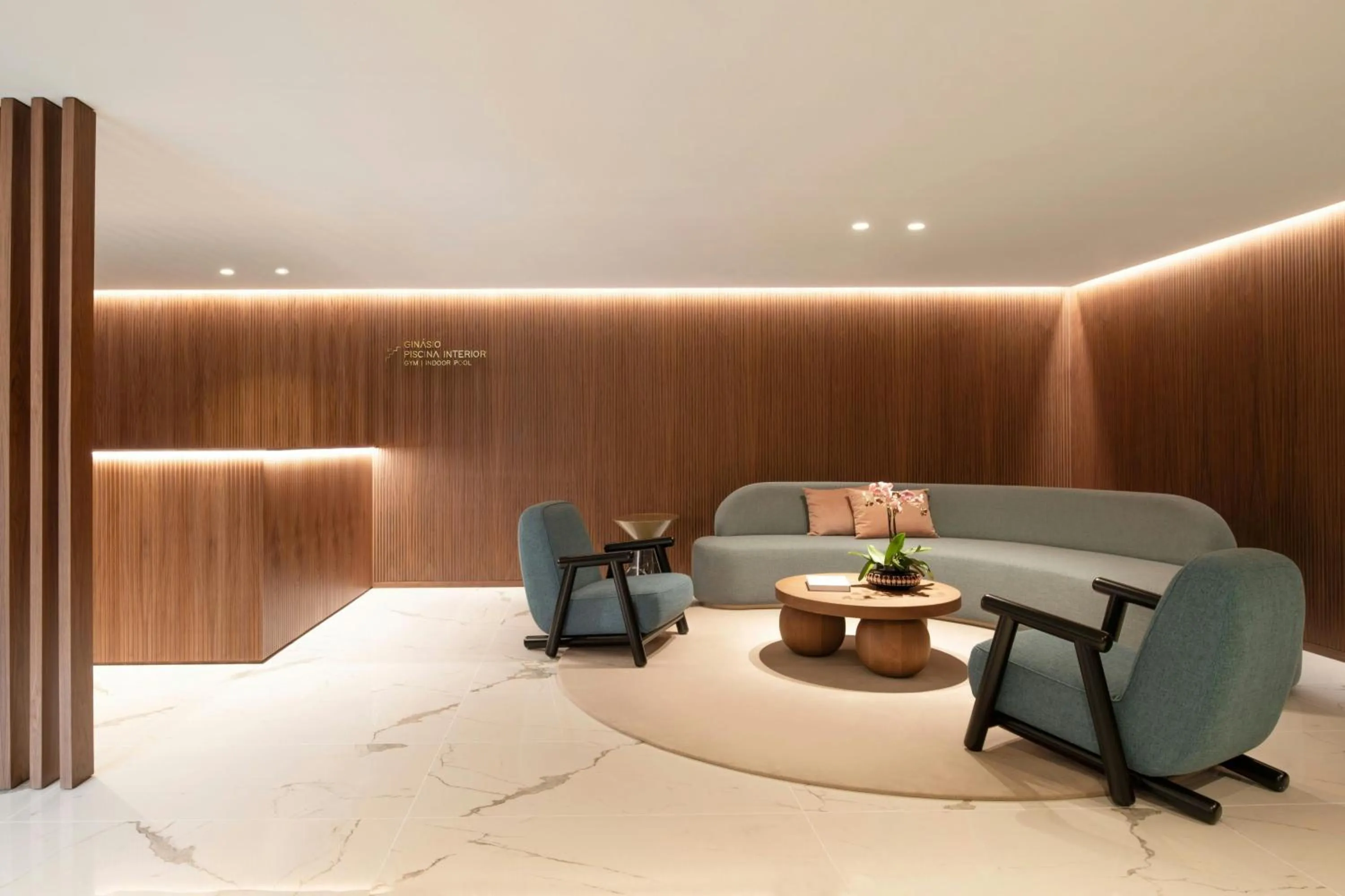 Lounge or bar in Renaissance Porto Lapa Hotel