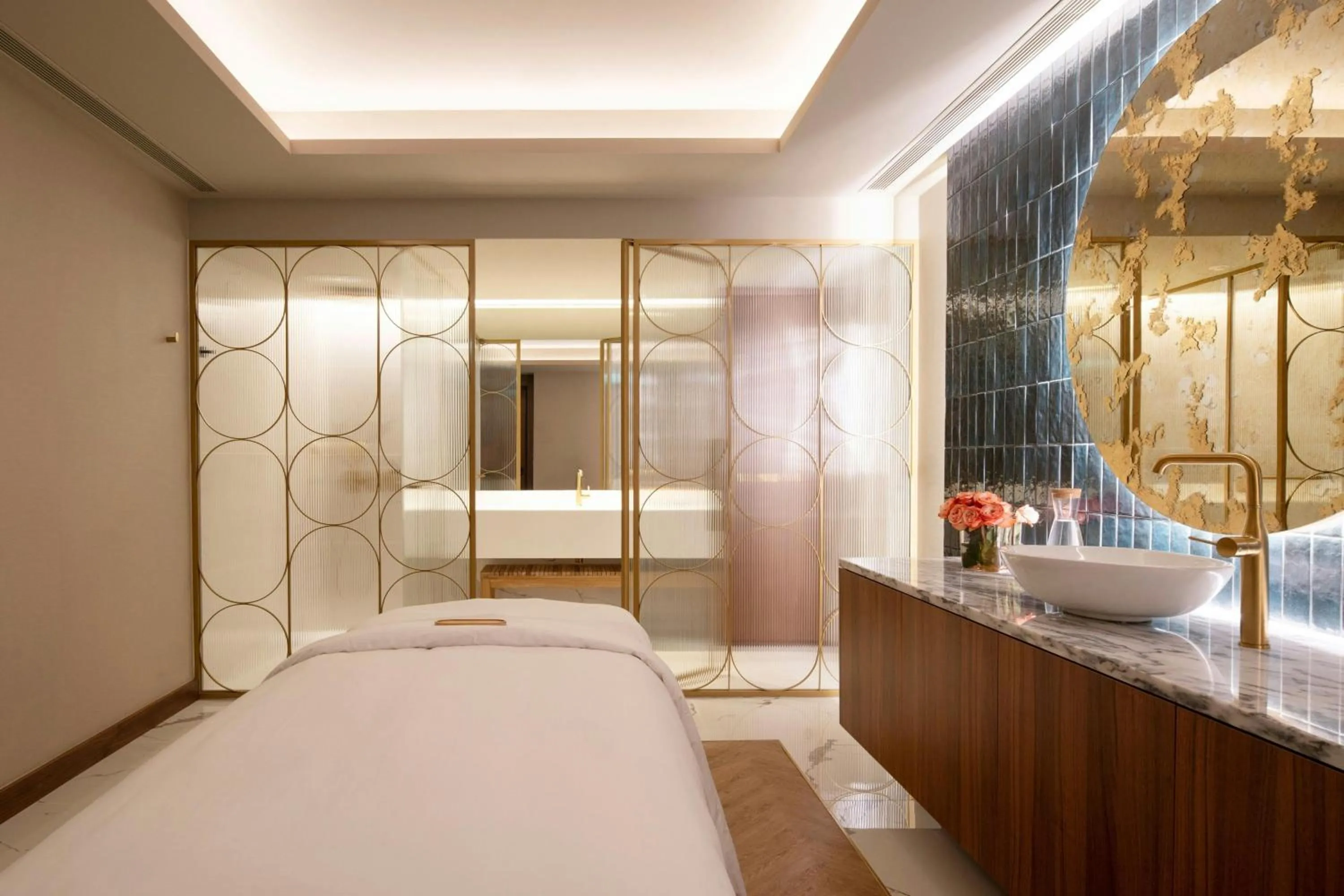 Spa and wellness centre/facilities, Bed in Renaissance Porto Lapa Hotel