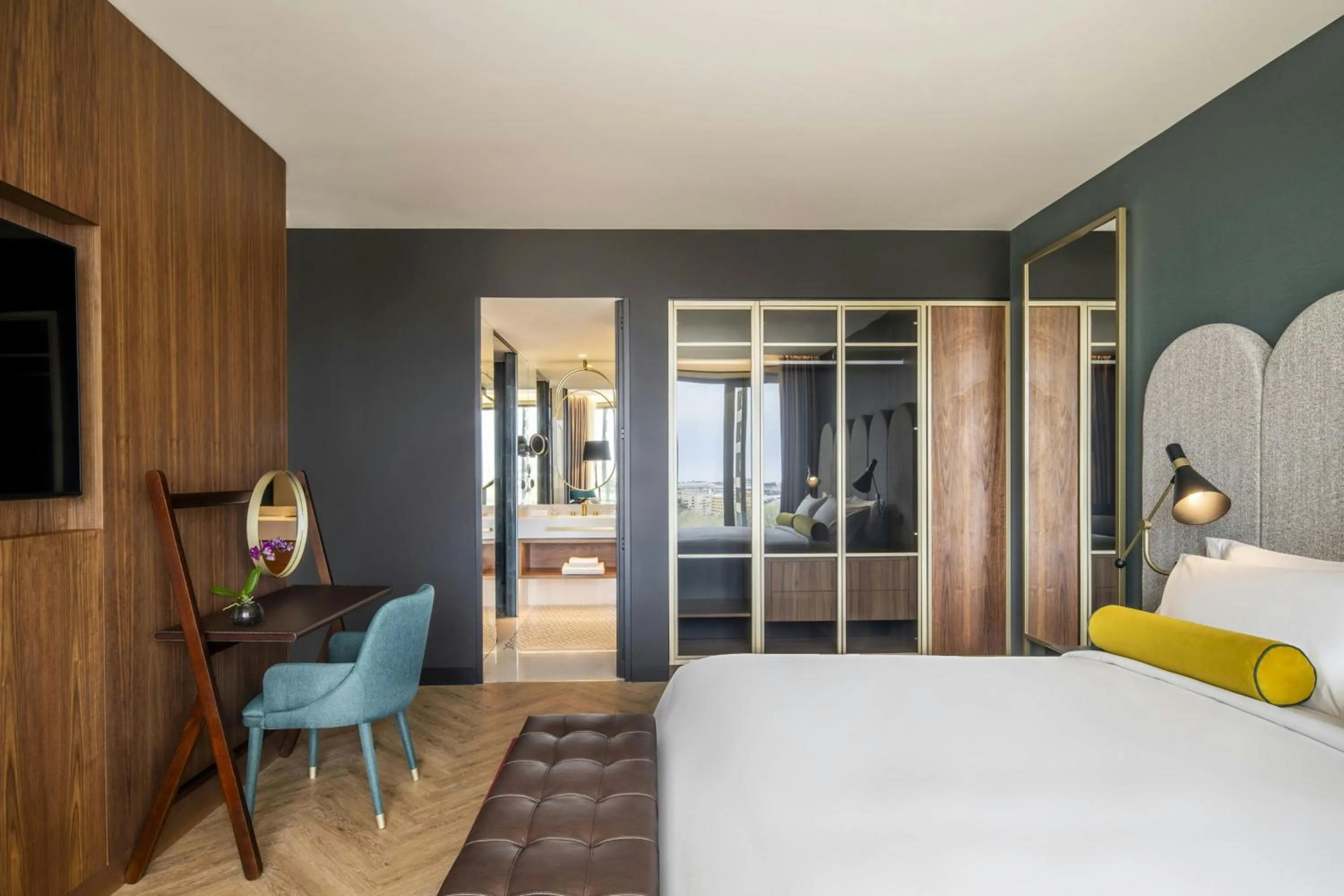 Photo of the whole room, Bed in Renaissance Porto Lapa Hotel