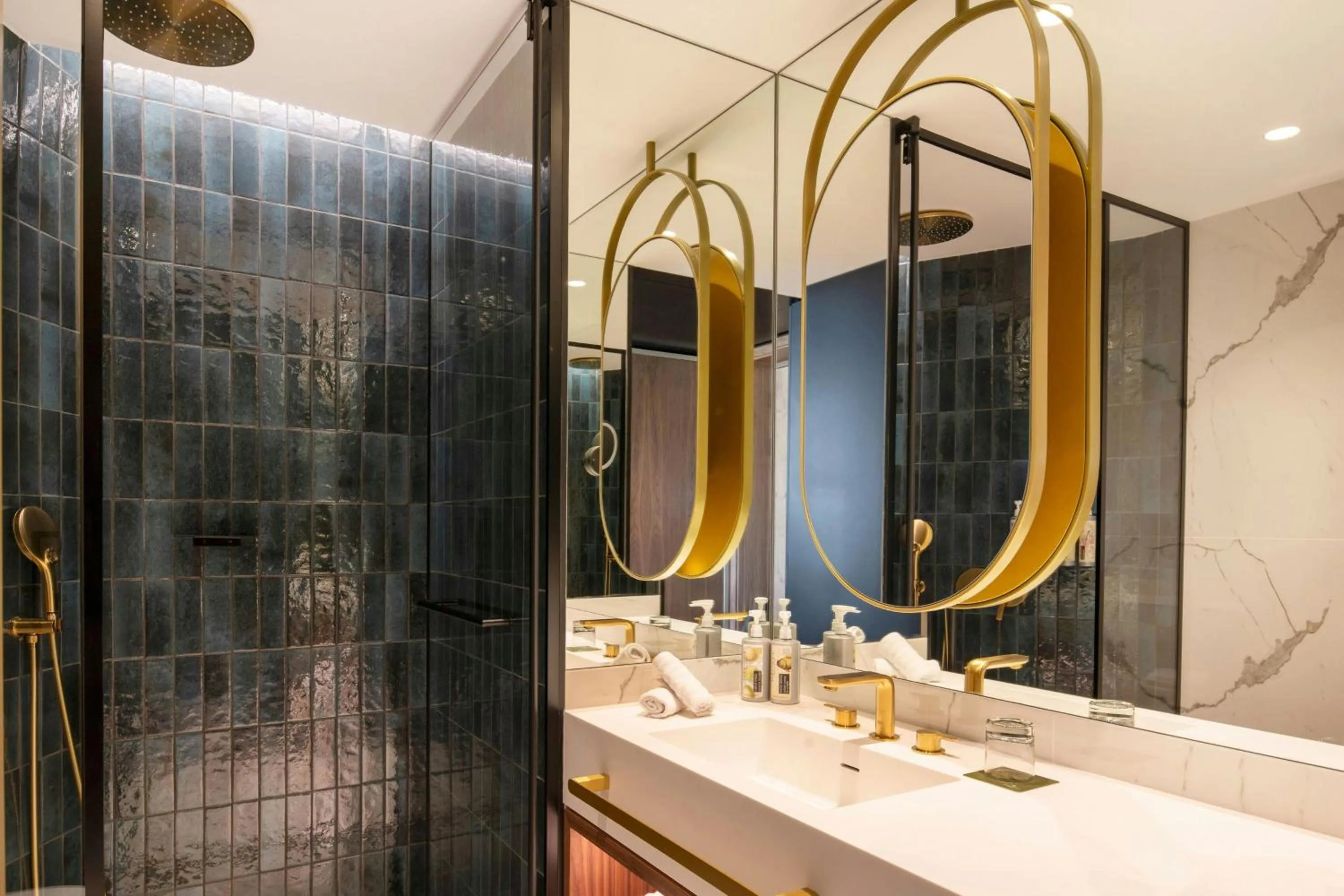 Bathroom in Renaissance Porto Lapa Hotel