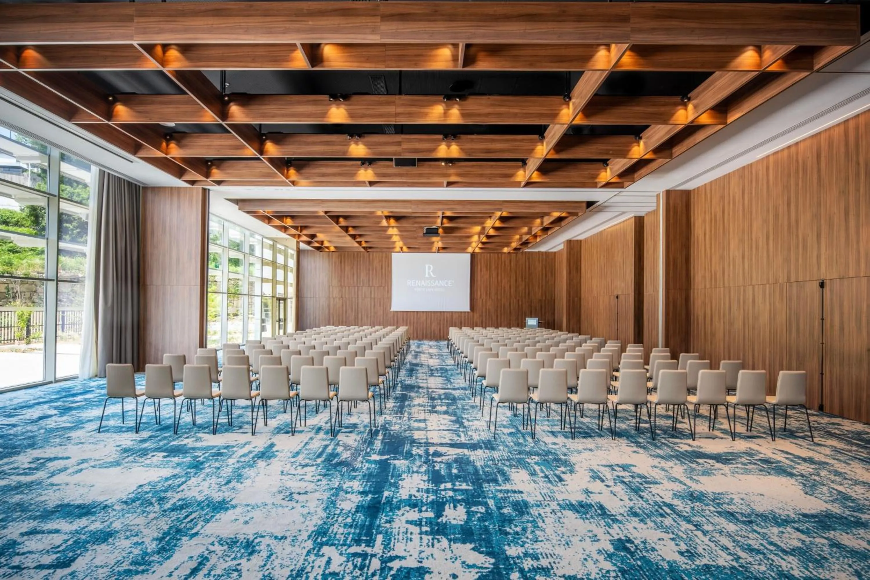 Meeting/conference room in Renaissance Porto Lapa Hotel