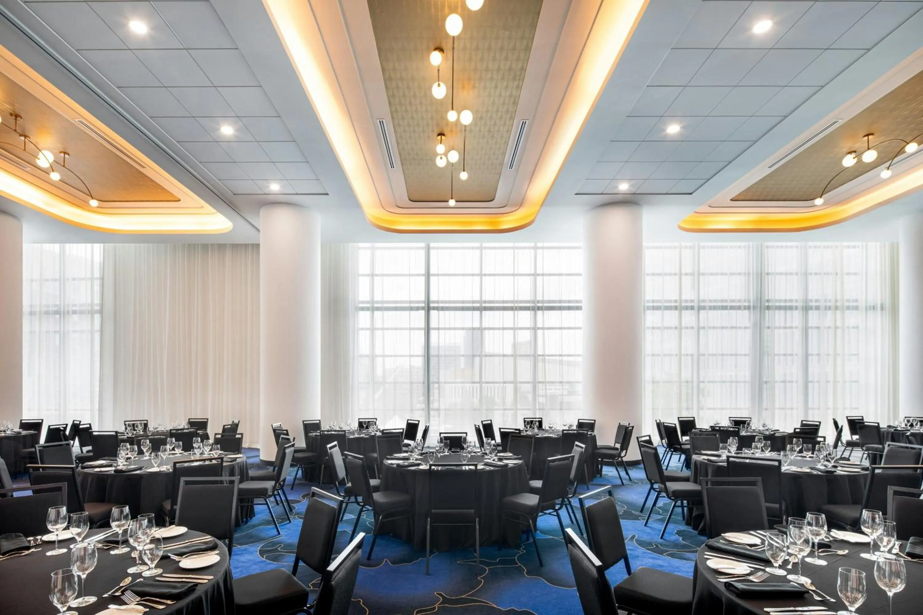 Meeting/conference room in HONEYROSE Hotel, Montreal, a Tribute Portfolio Hotel