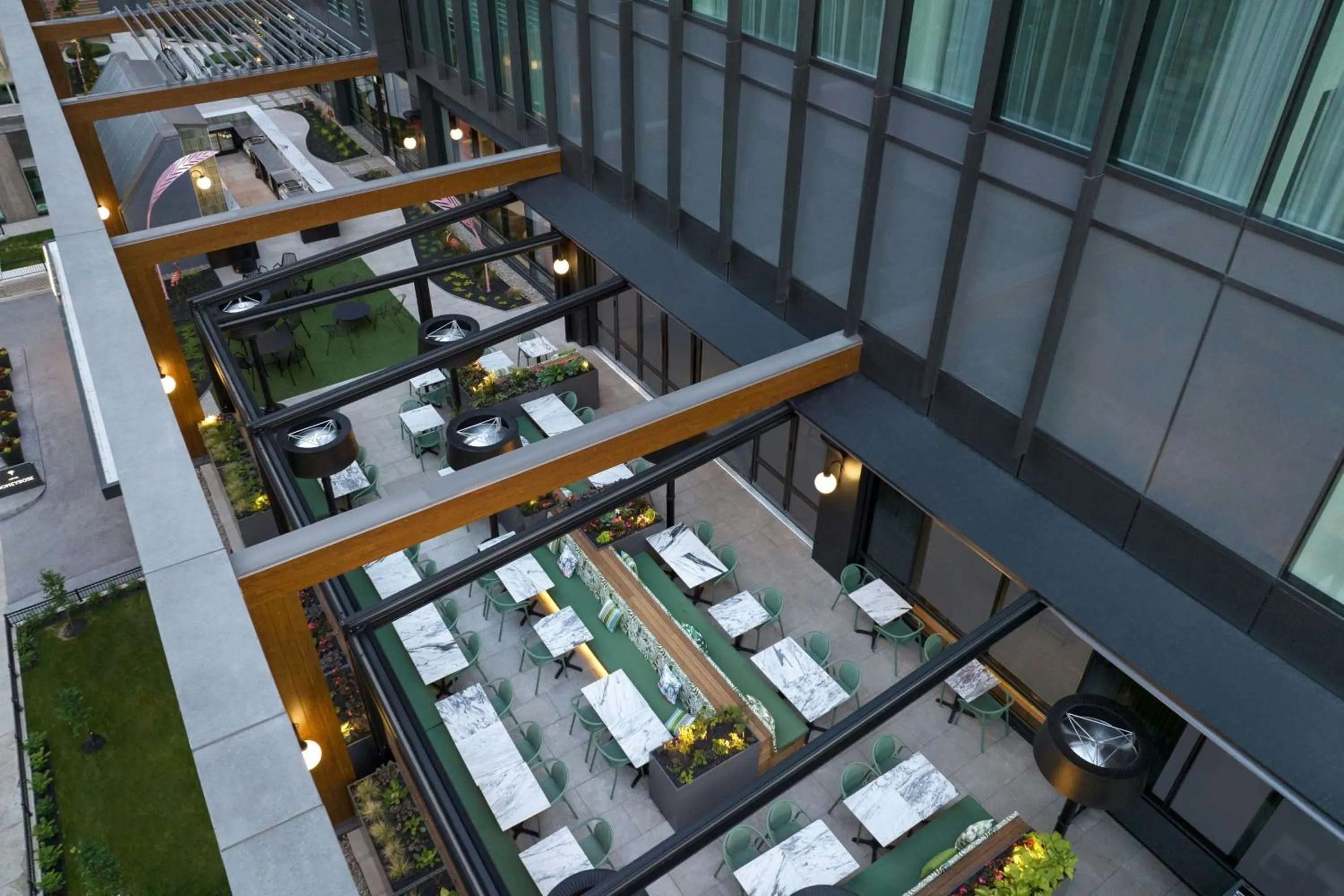 Restaurant/places to eat in HONEYROSE Hotel, Montreal, a Tribute Portfolio Hotel