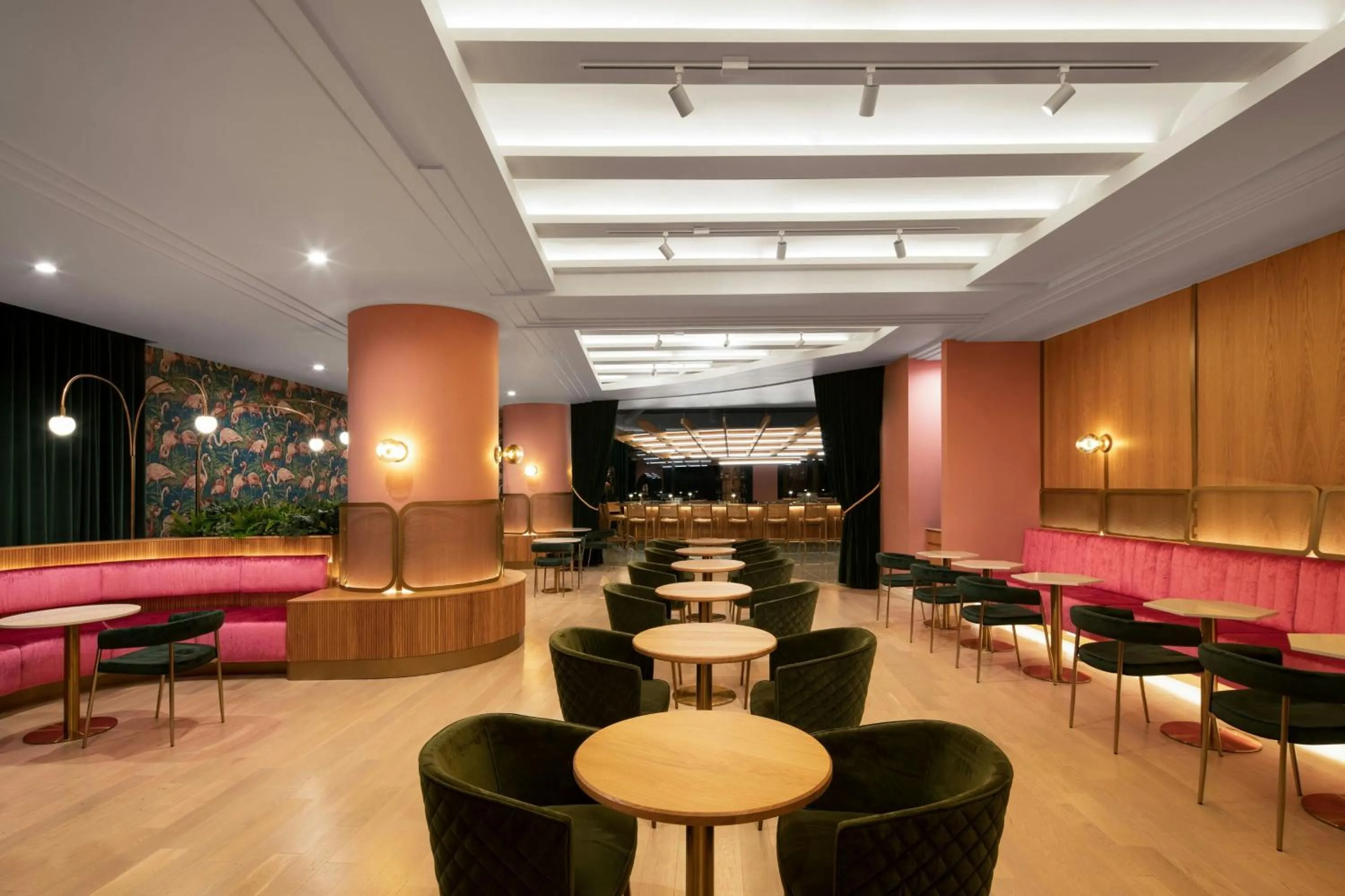 Lounge or bar in HONEYROSE Hotel, Montreal, a Tribute Portfolio Hotel