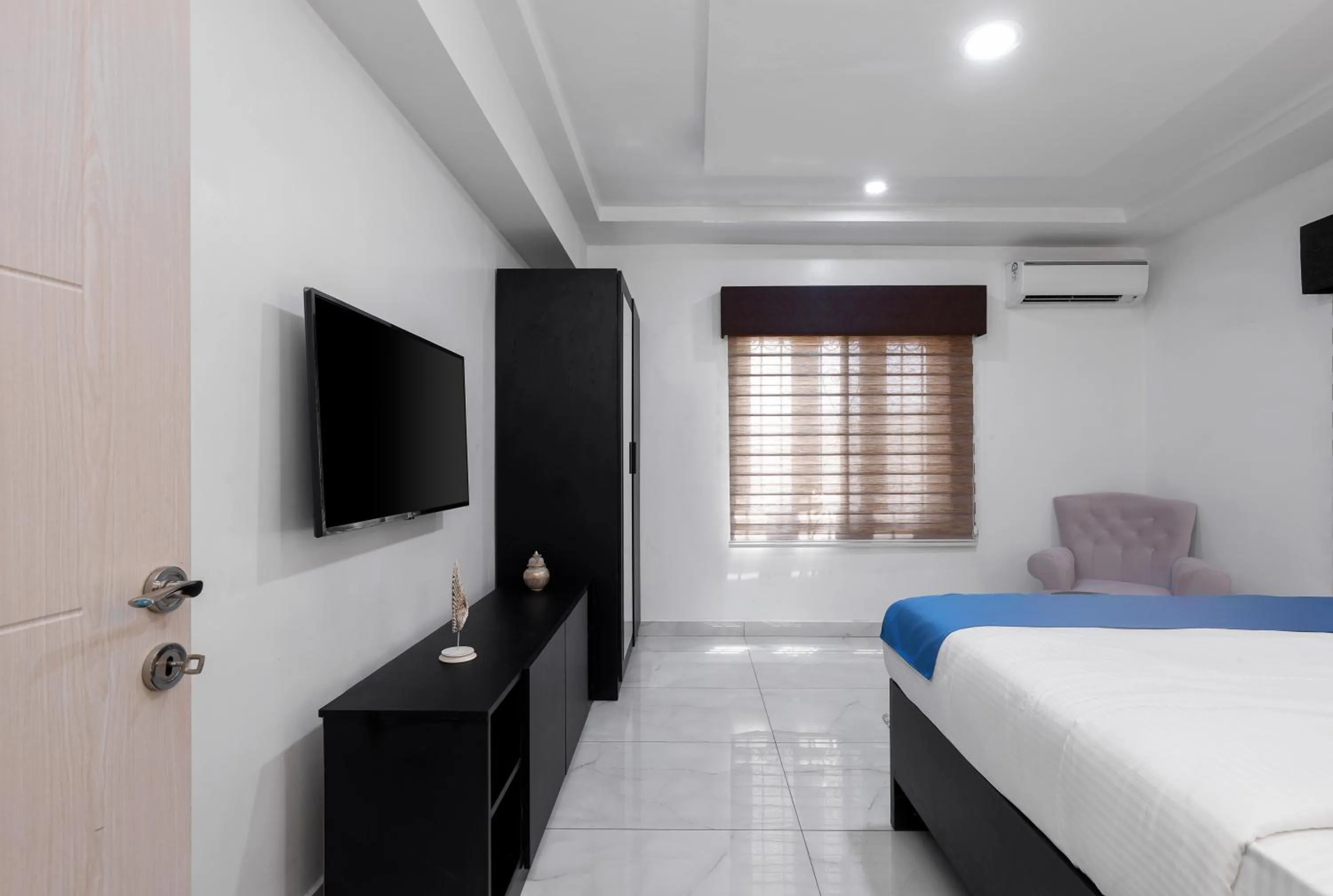 Bed in BKT Cribs - Apartments & Suites