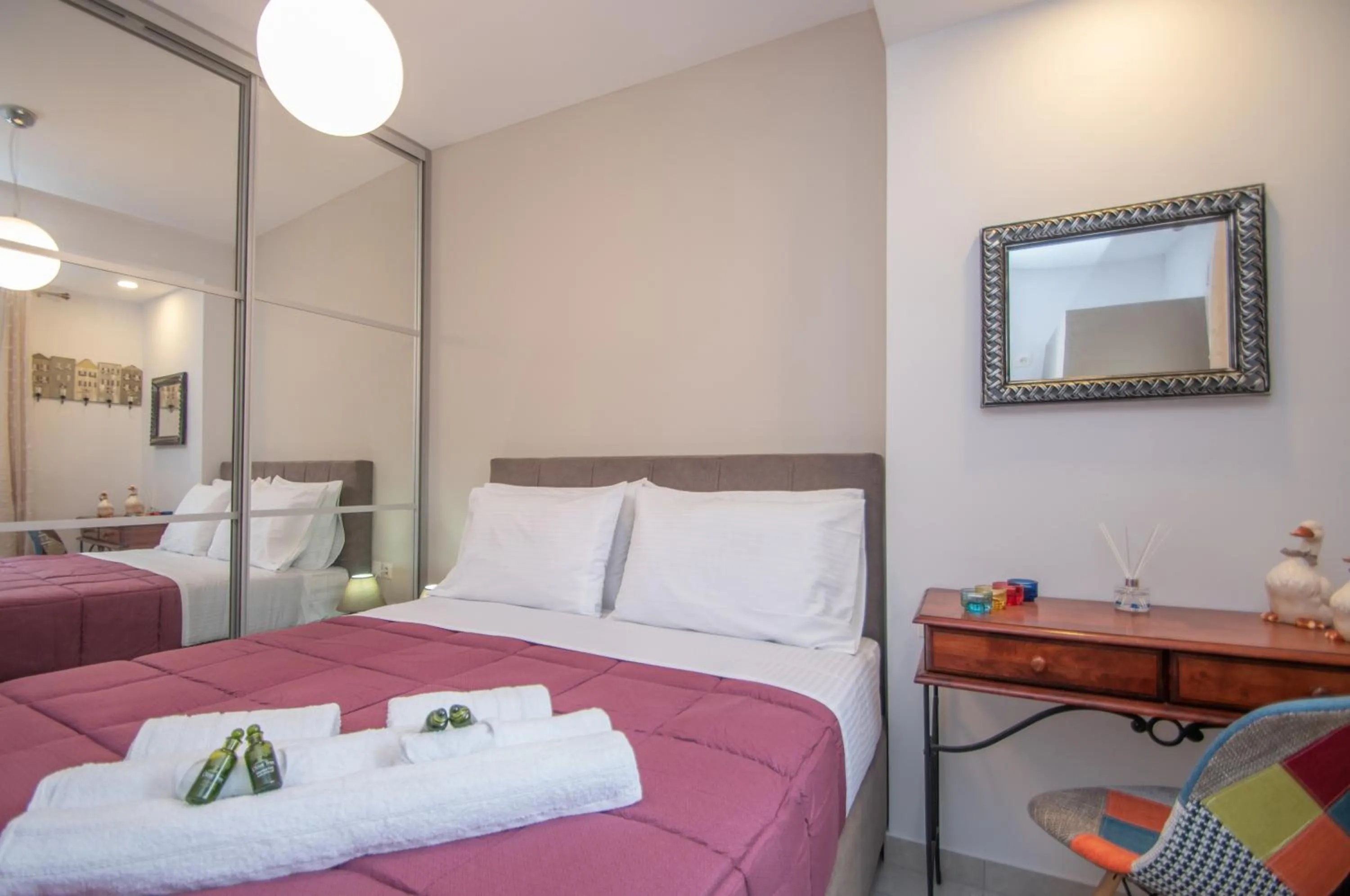 Bed in Victor Junior Suite by "elite"