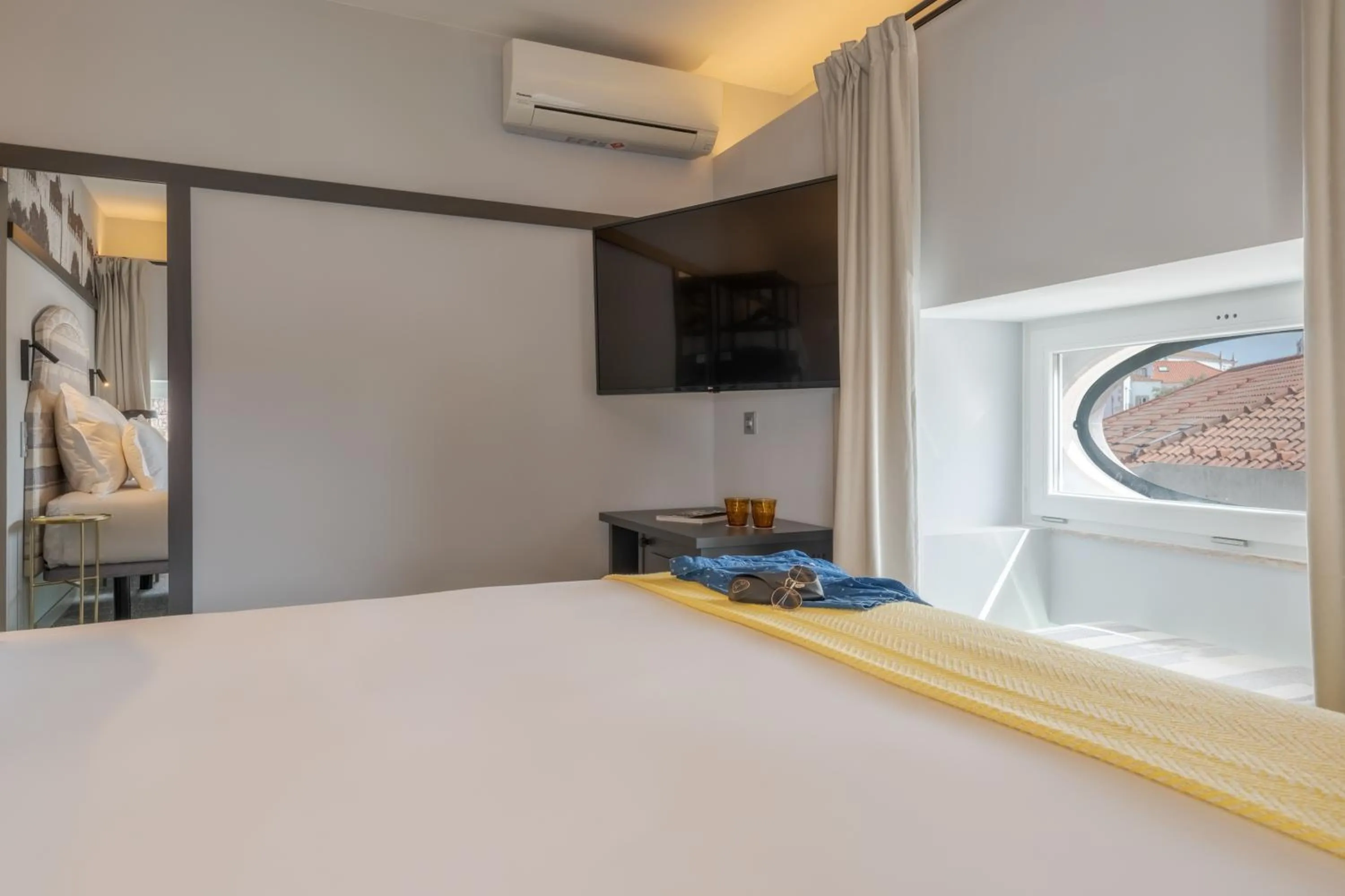 Bed in Pousada Alfama