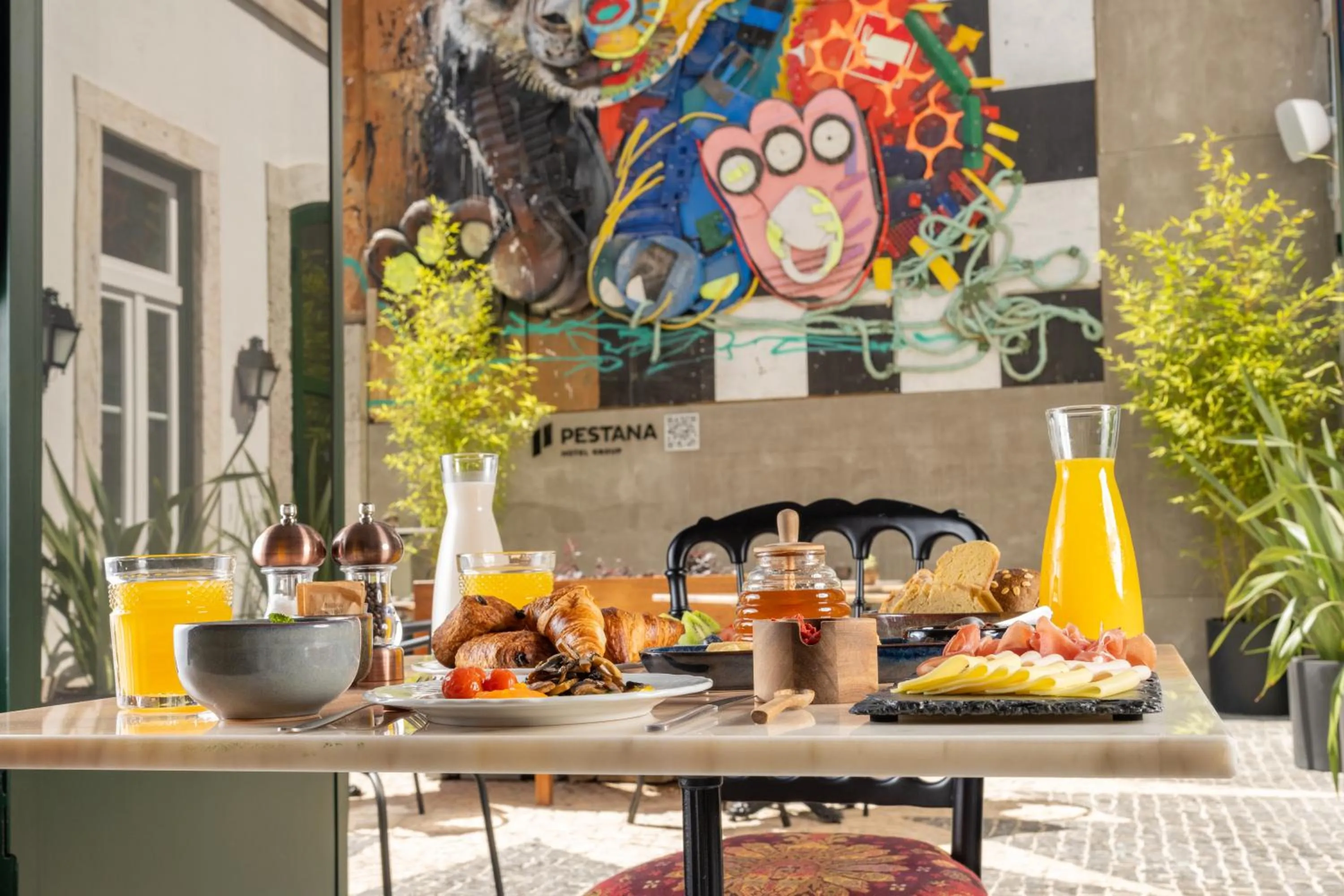 Breakfast in Pousada Alfama