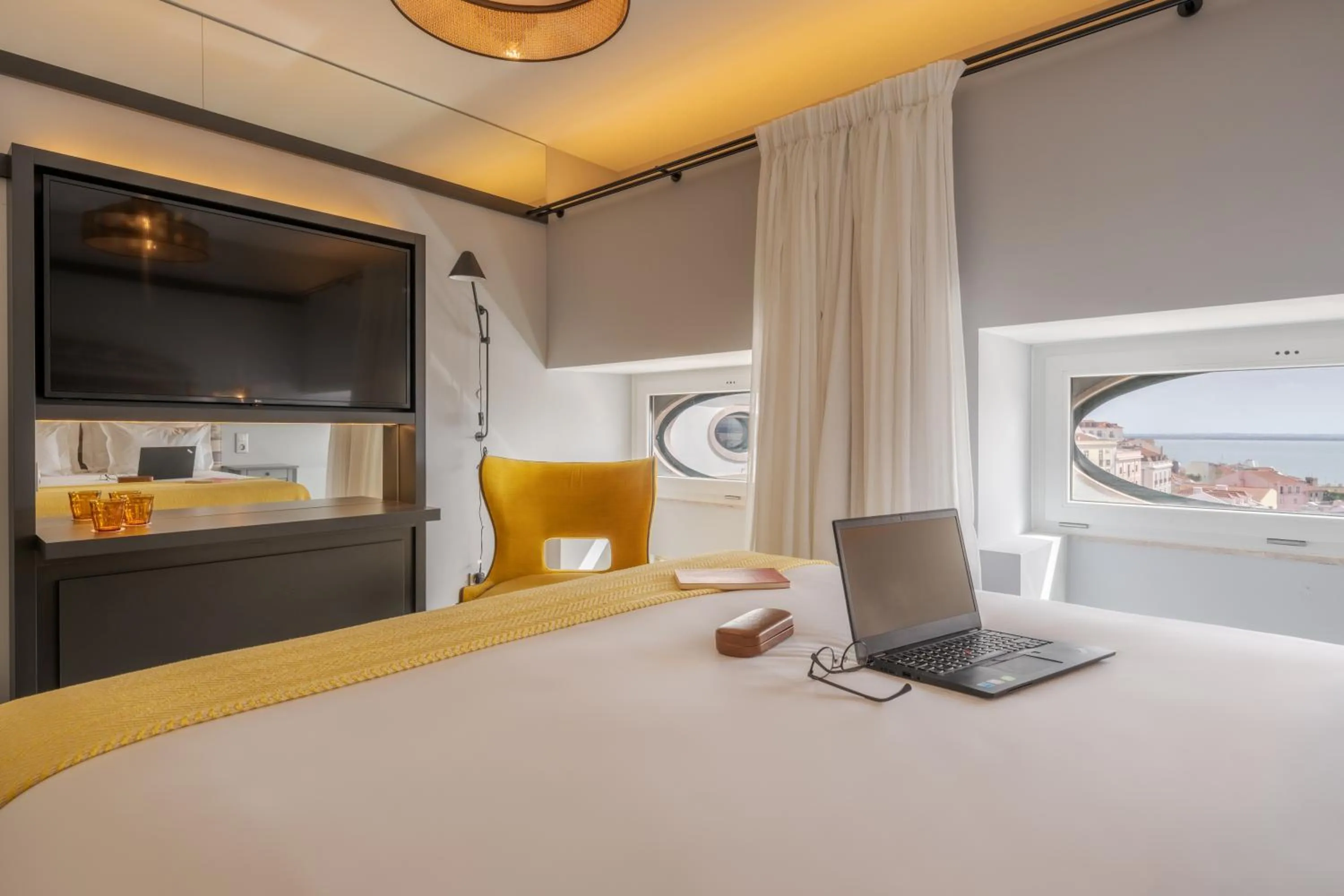 Bed in Pousada Alfama