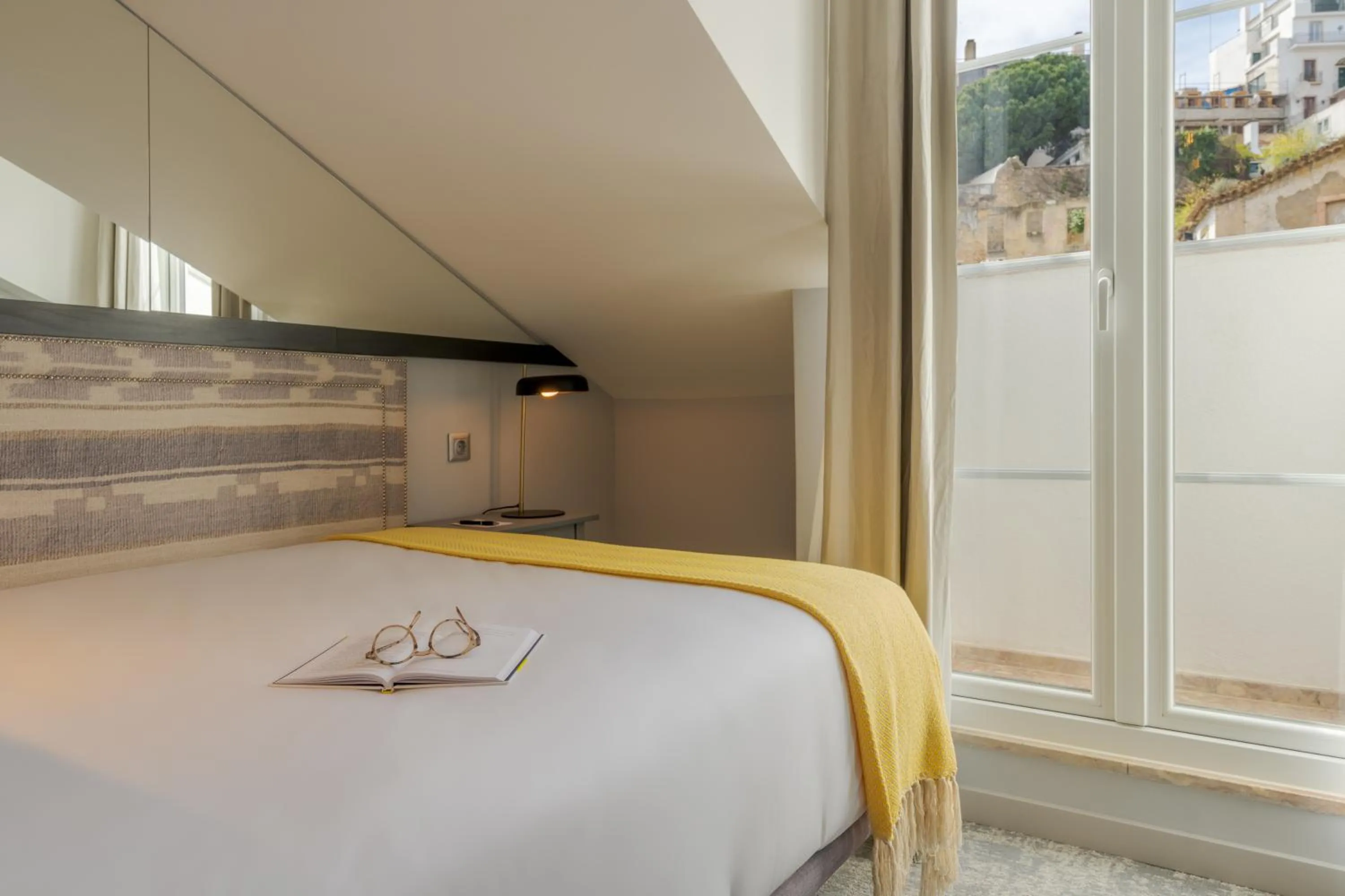 Bed in Pousada Alfama