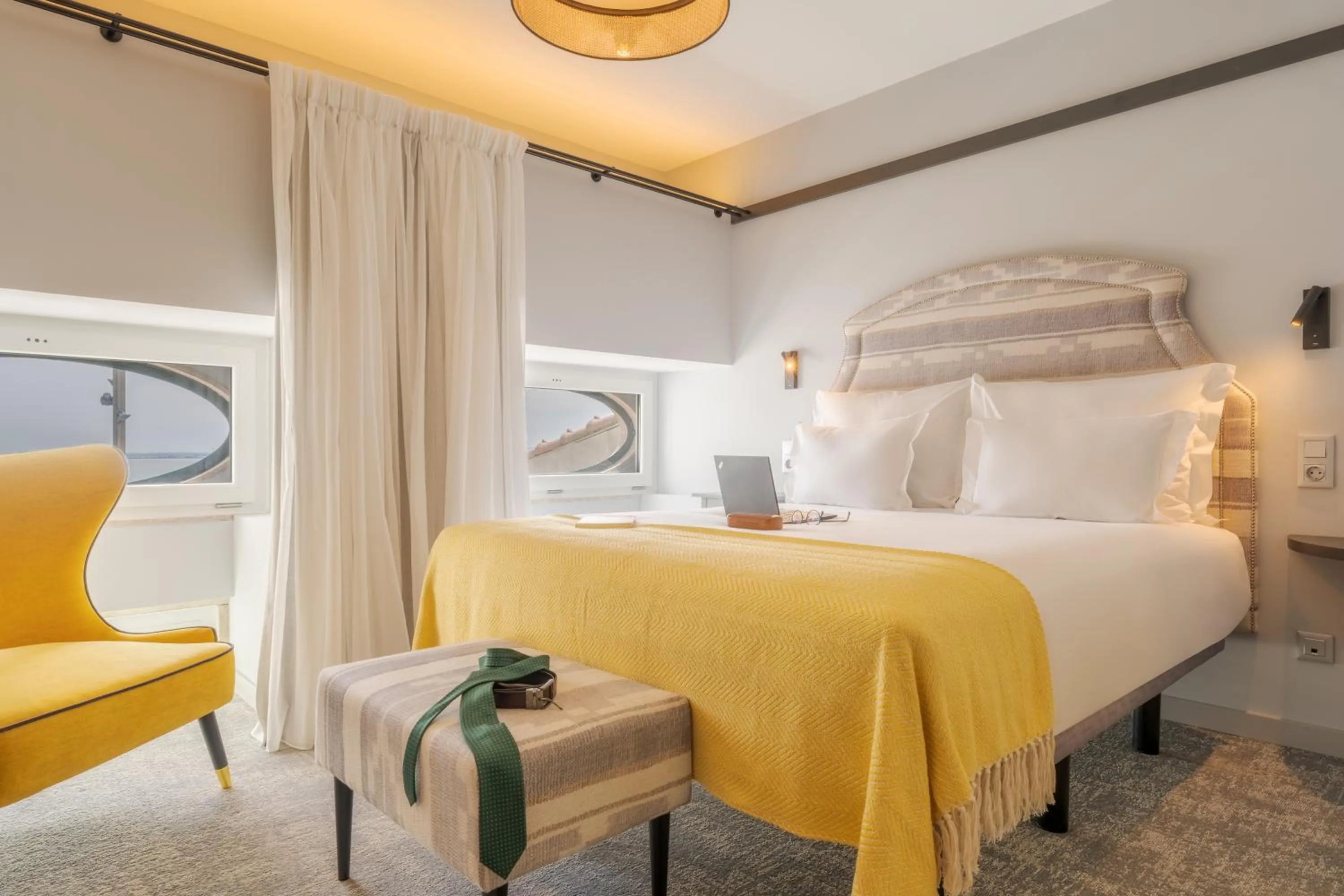 Bed in Pousada Alfama