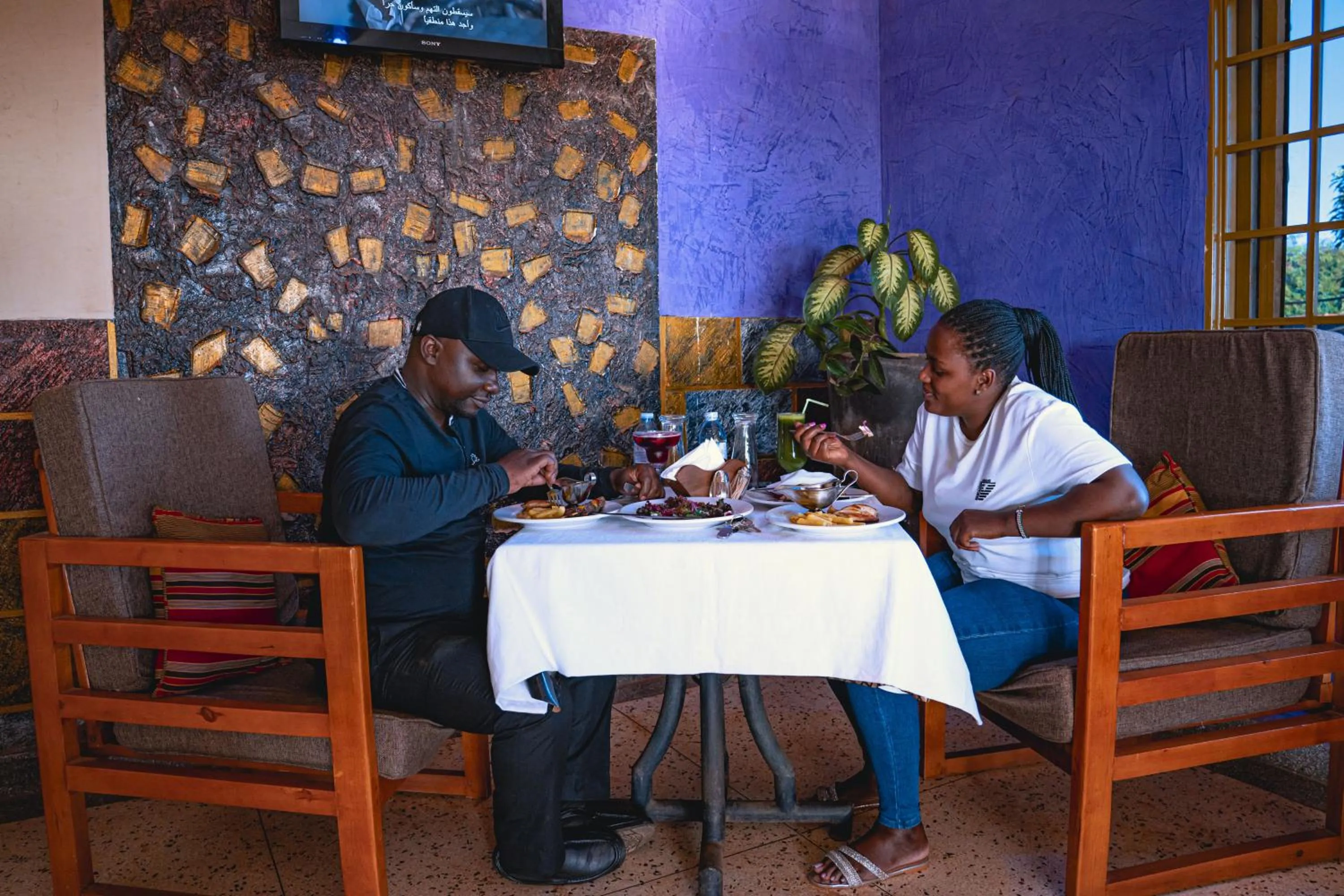 Restaurant/places to eat in GOLDEN QUEST HOTEL