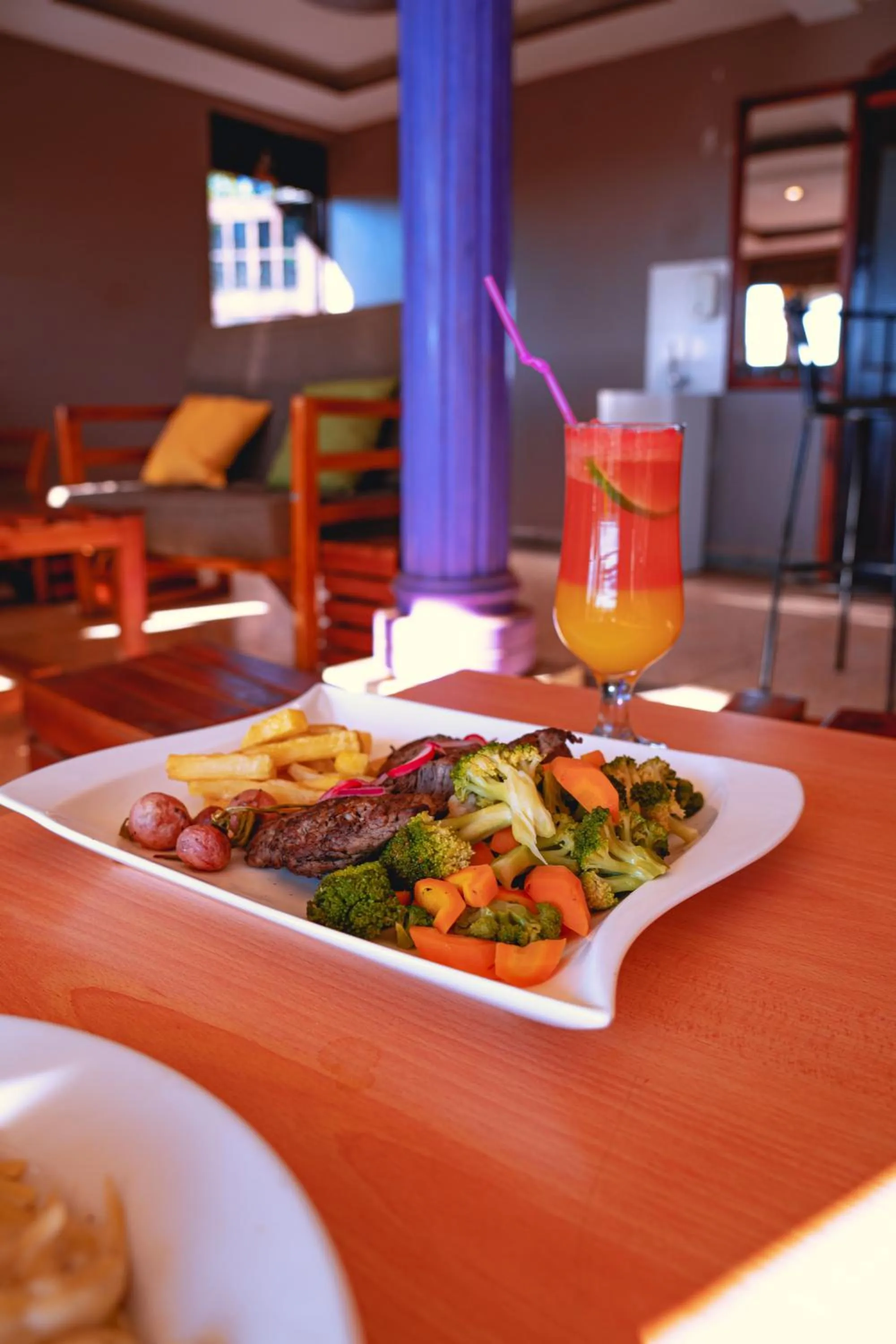 Restaurant/places to eat in GOLDEN QUEST HOTEL