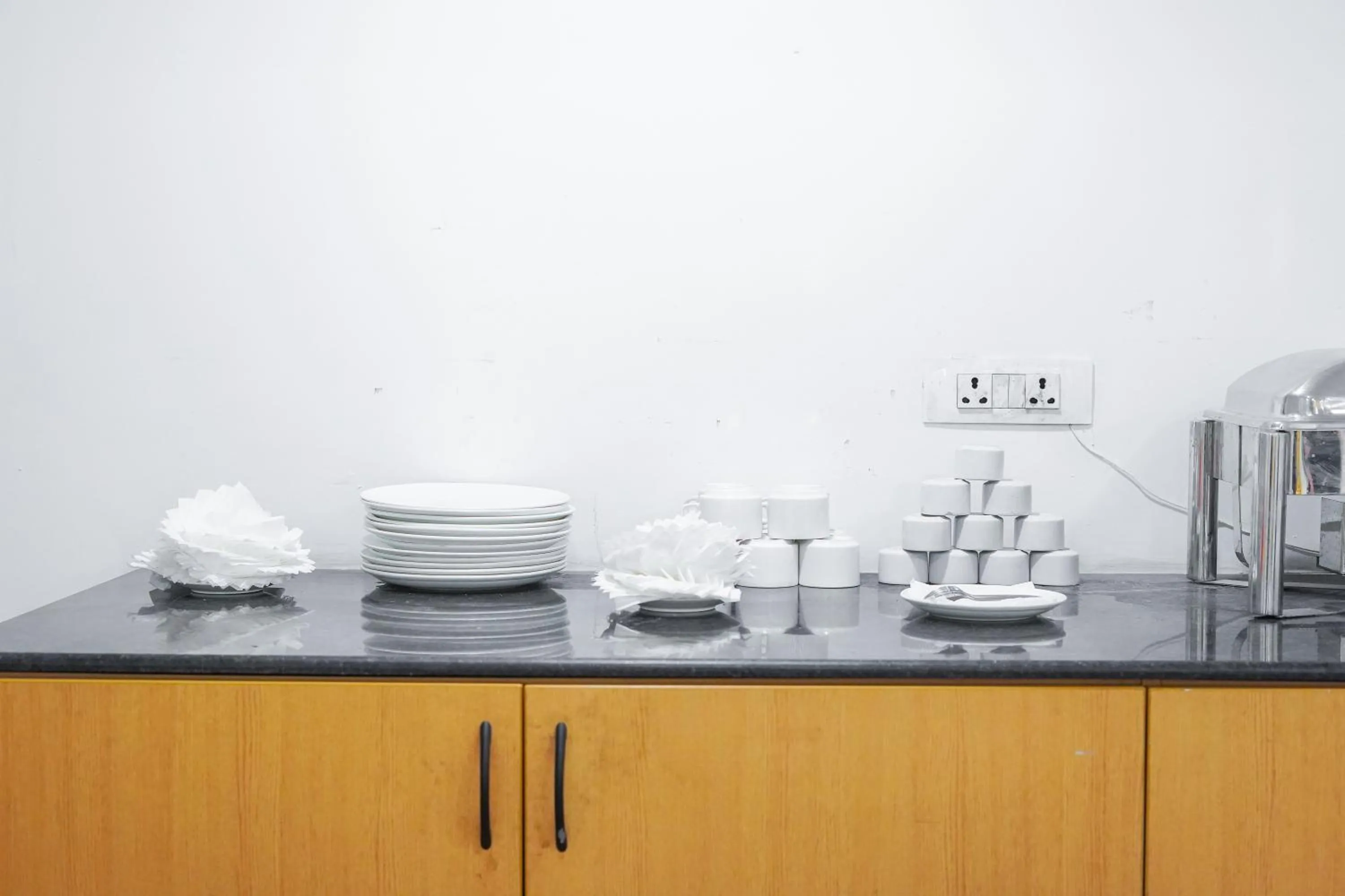 Coffee/tea facilities in Saltstayz Express - Medicity Near Medanta Hospital