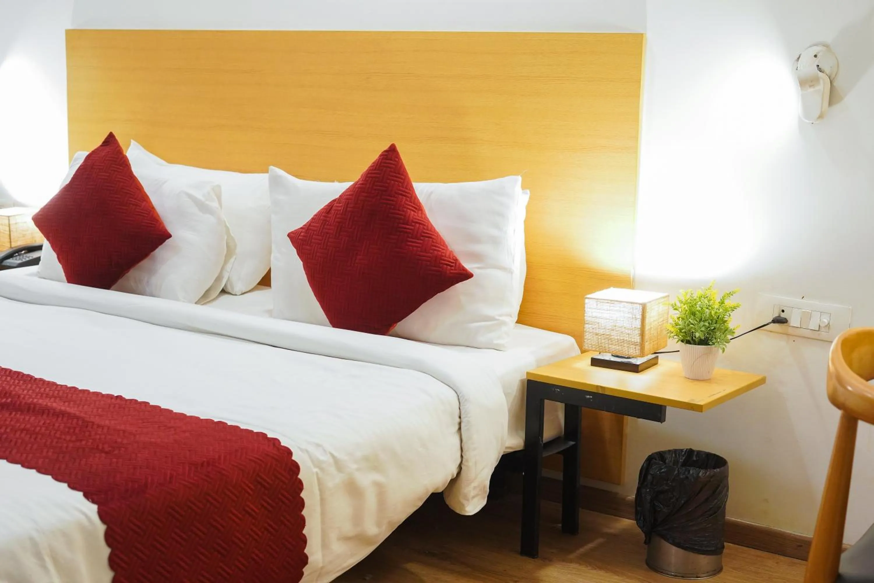 Bed in Saltstayz Express - Medicity Near Medanta Hospital